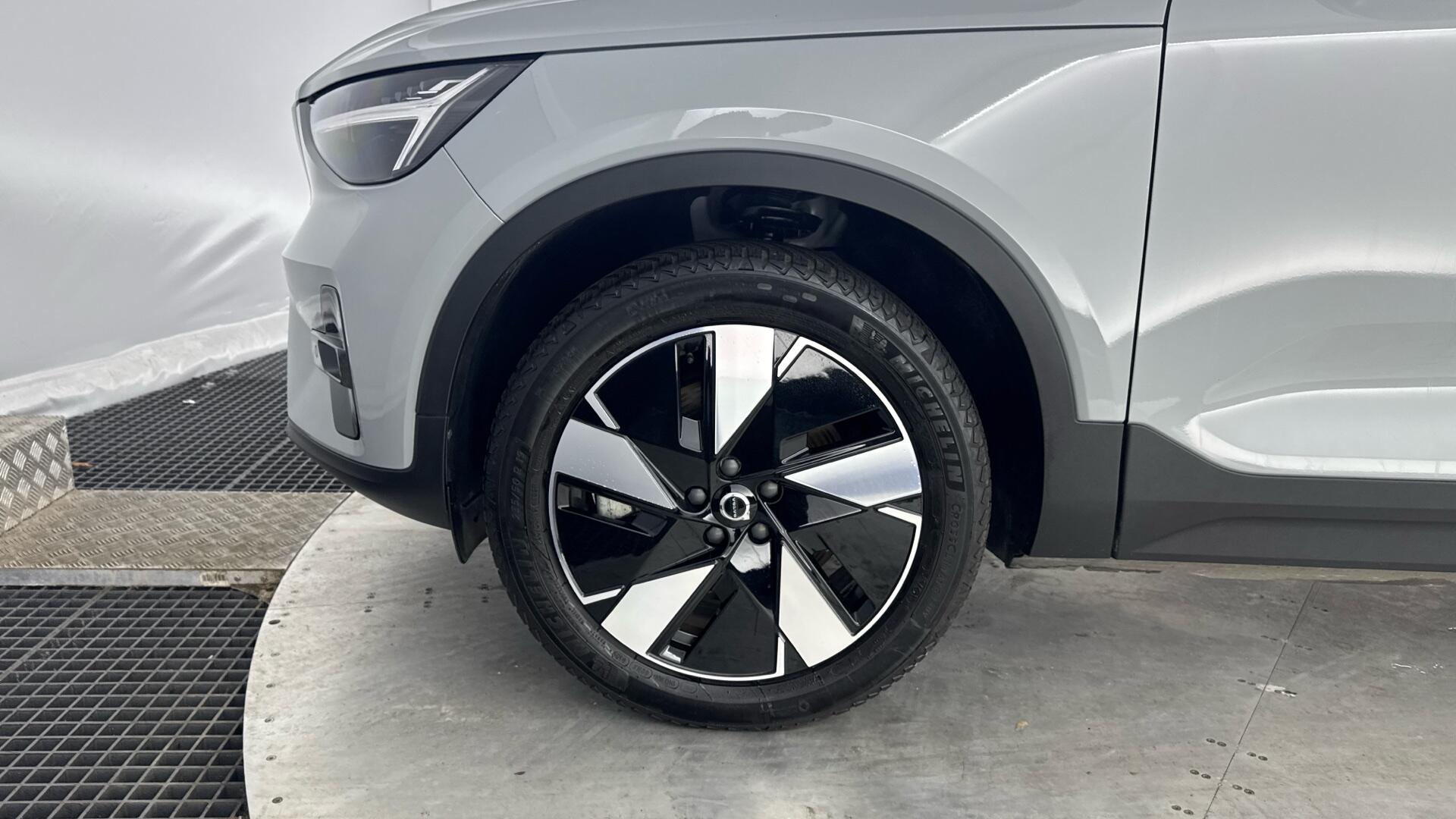 Volvo EX40 view 24