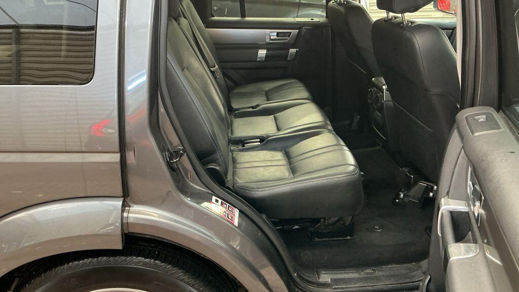 Land Rover Discovery 4 view 3