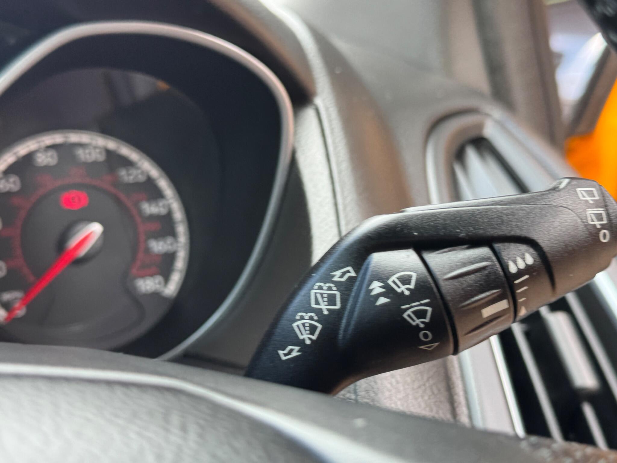 Ford Focus view 22