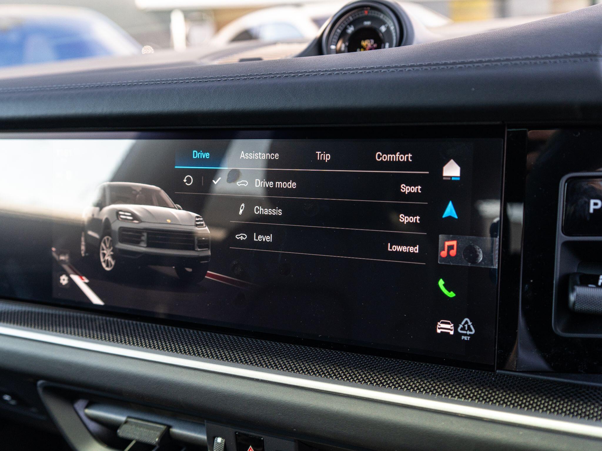 Porsche Cayenne view 52