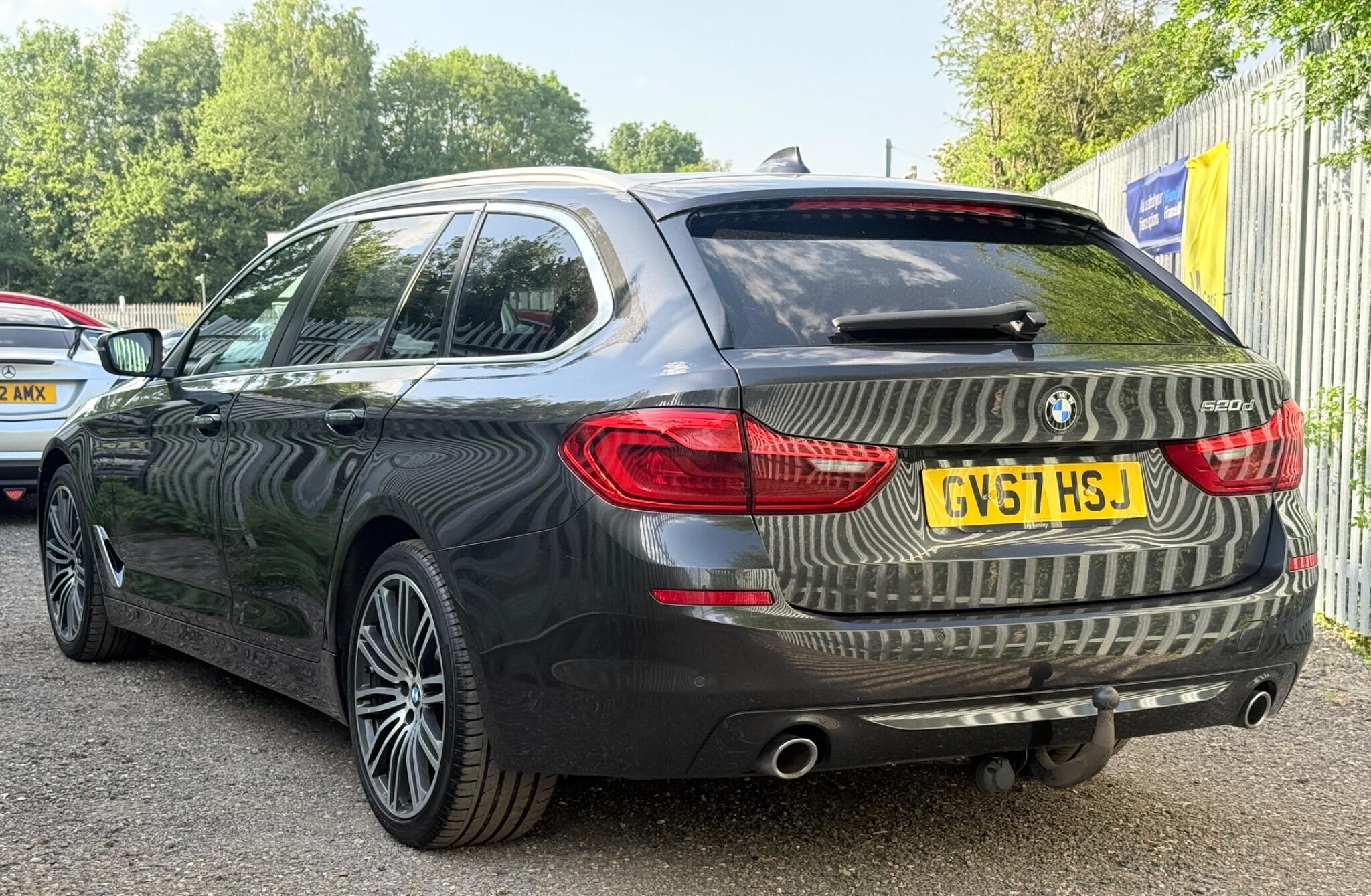 2017 BMW 5 Series image 3