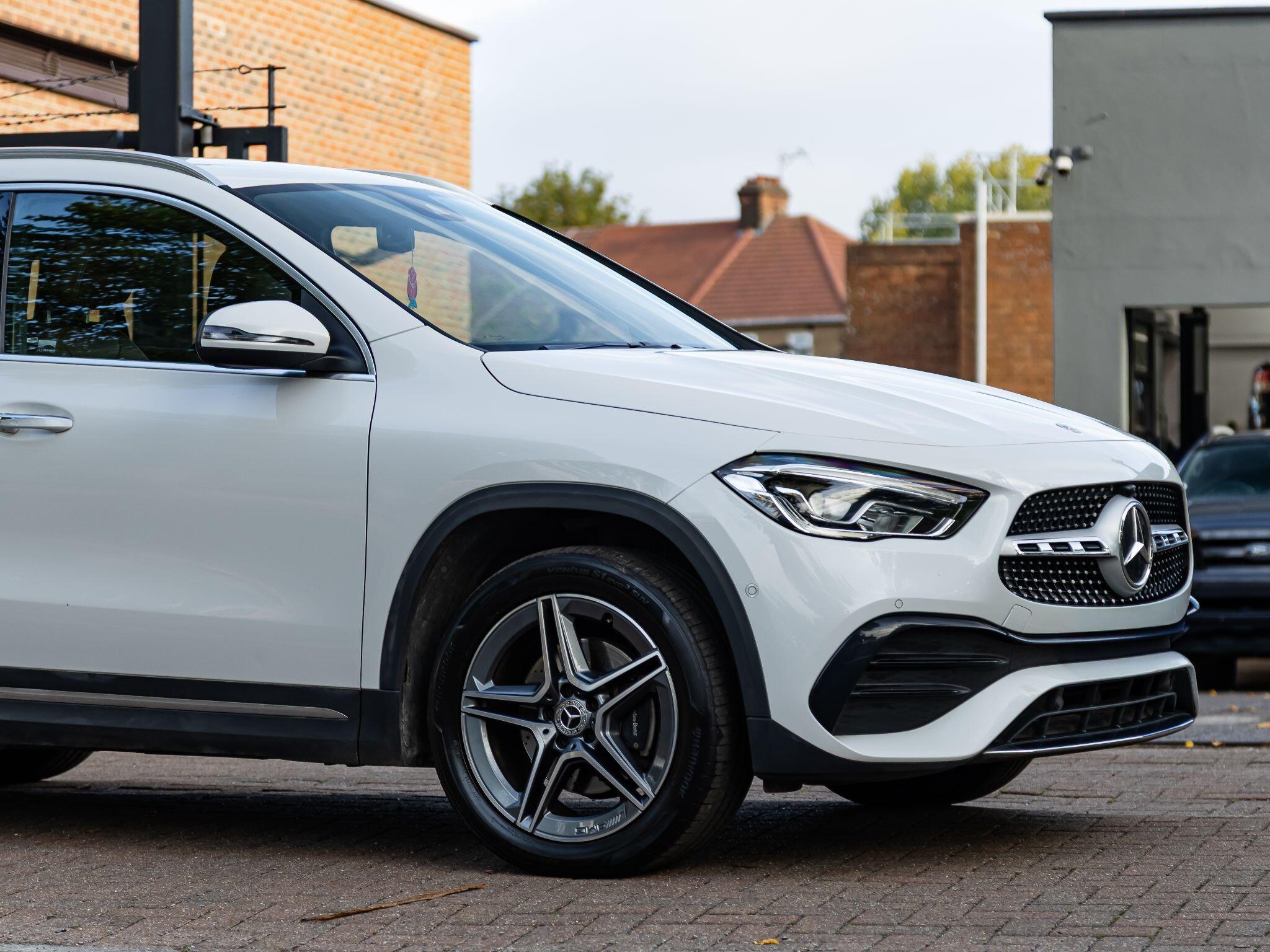 Mercedes-Benz GLA view 5