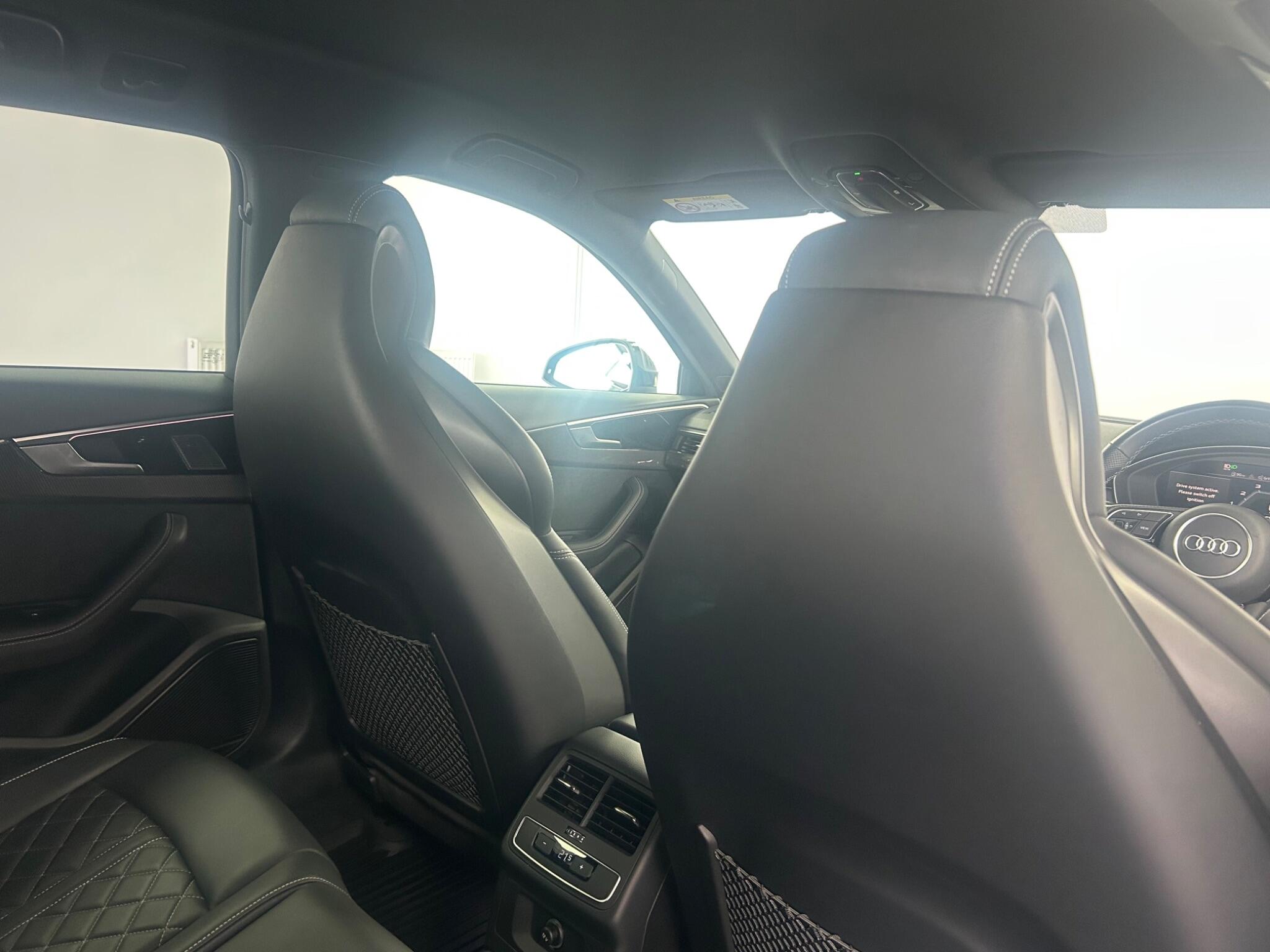 Audi S4 view 14
