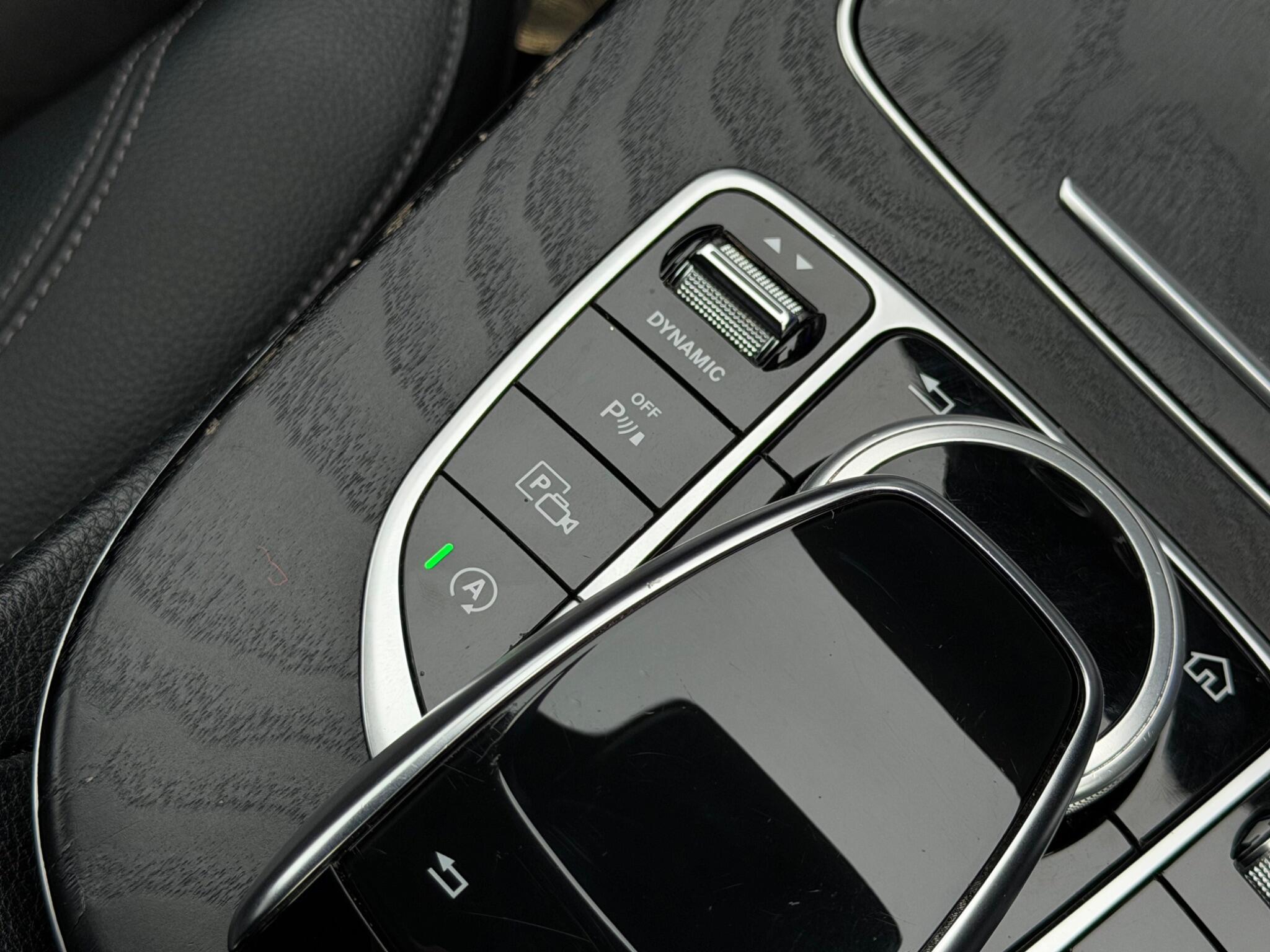 Mercedes-Benz E-Class view 40