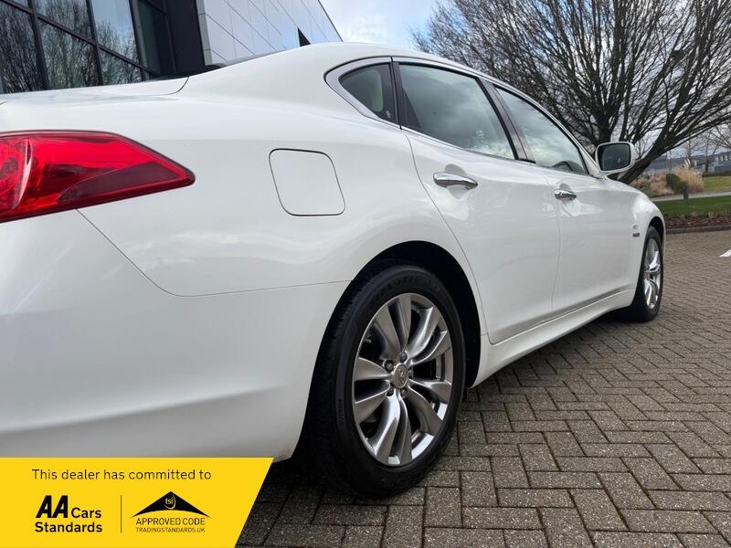 2012 Infiniti M 3.5 35h V6 GT Premium Auto Euro 5 (s/s) 4dr • 7,481 miles image 15