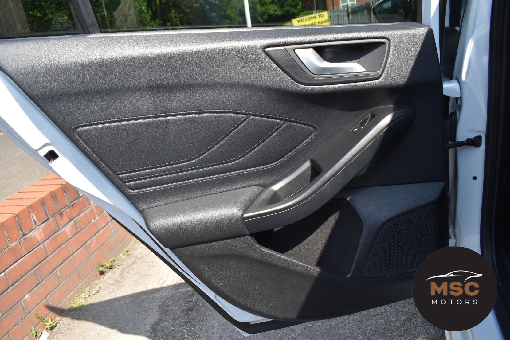 Ford Focus view 63