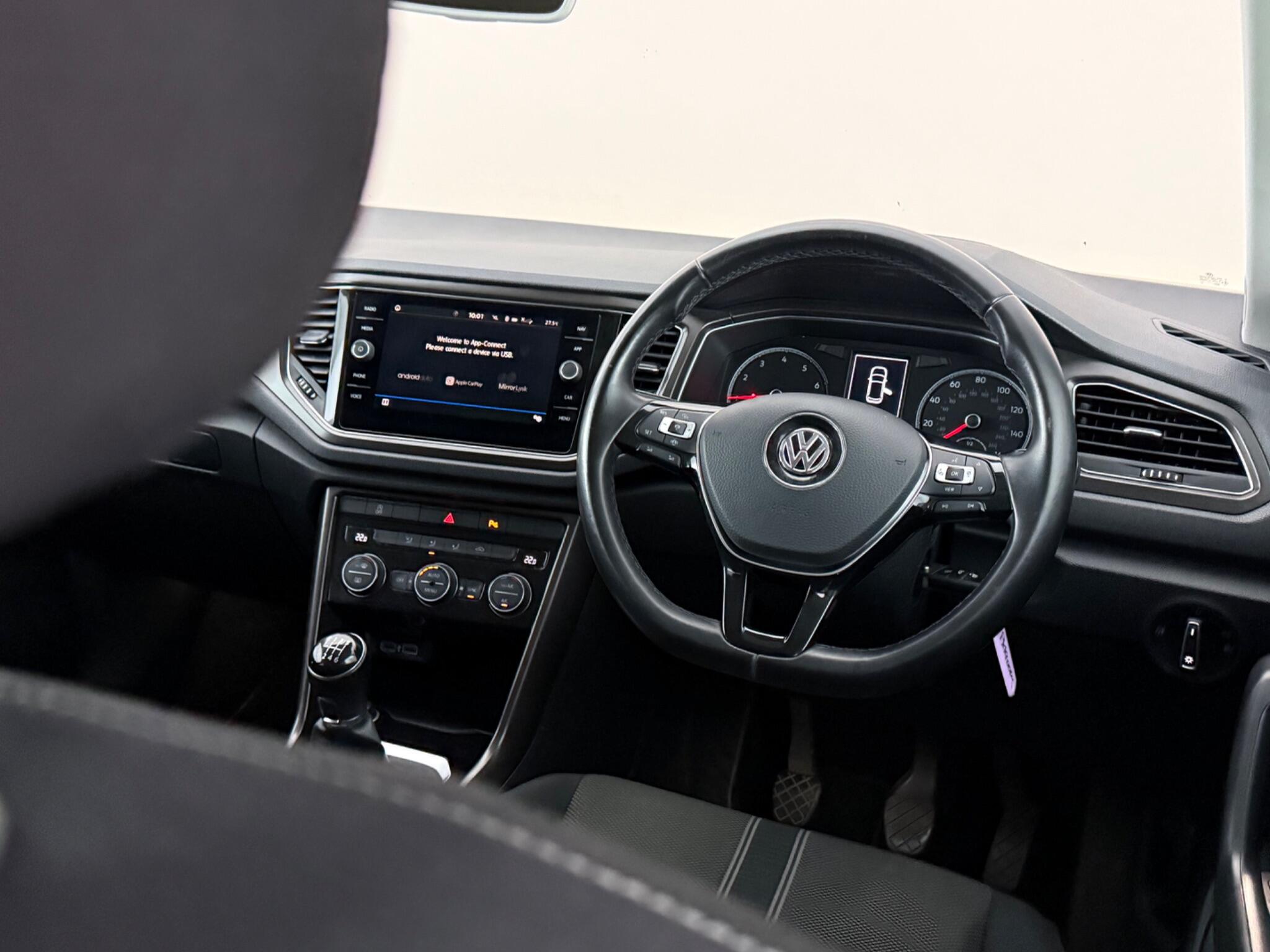 Volkswagen T-Roc view 12