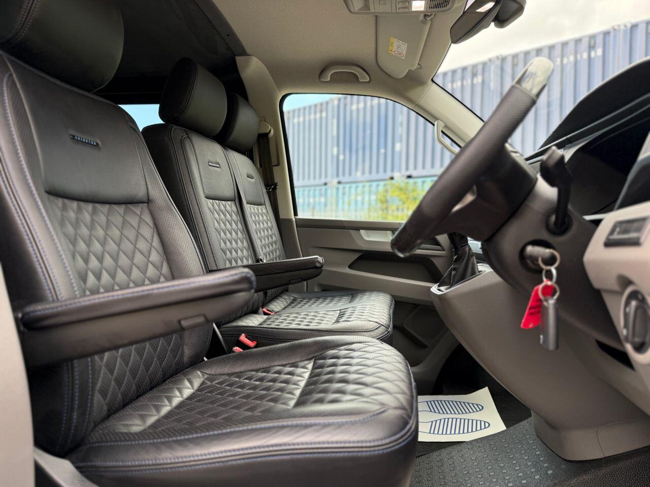 Volkswagen Transporter view 12