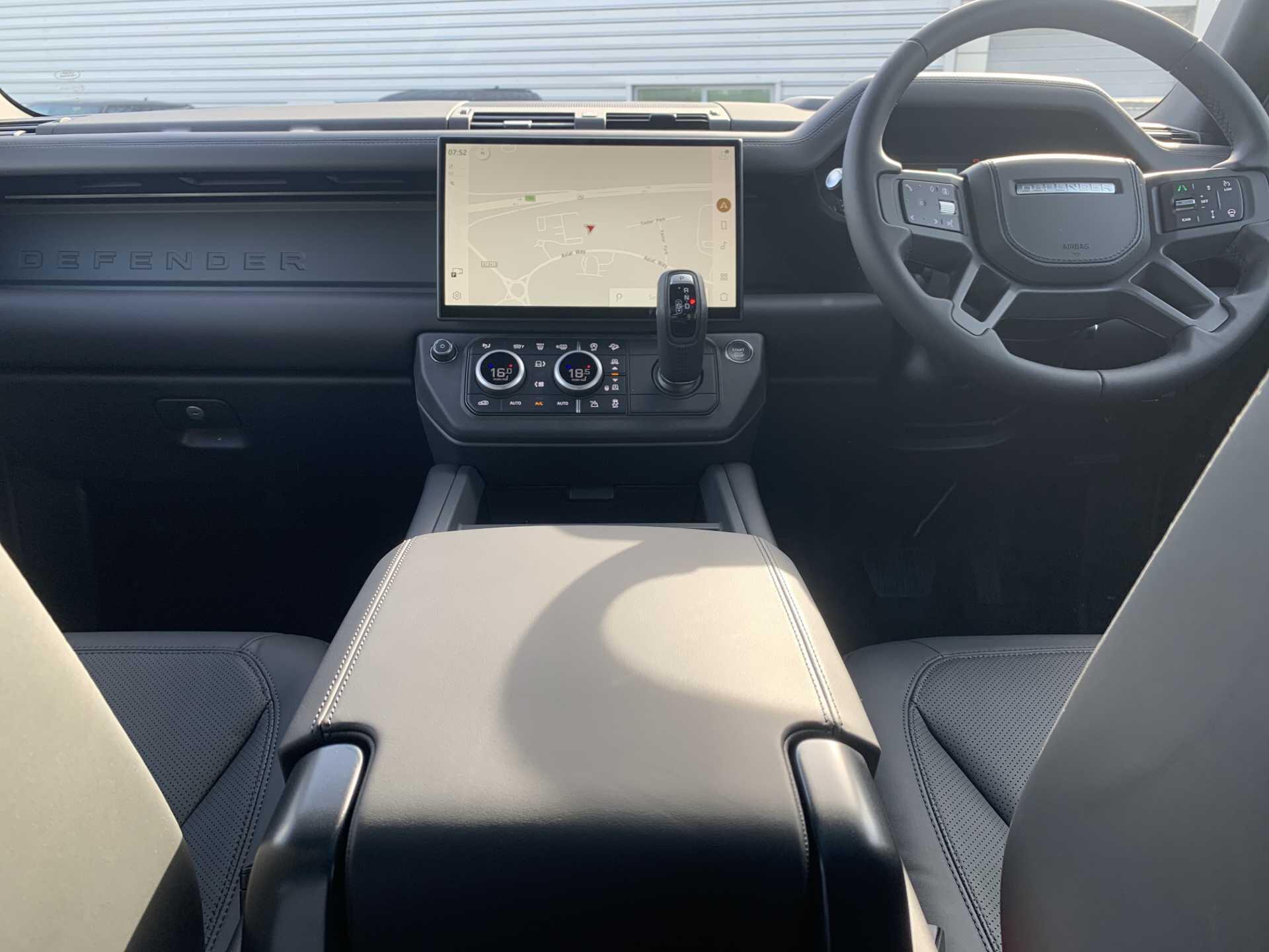 Land Rover Defender view 13