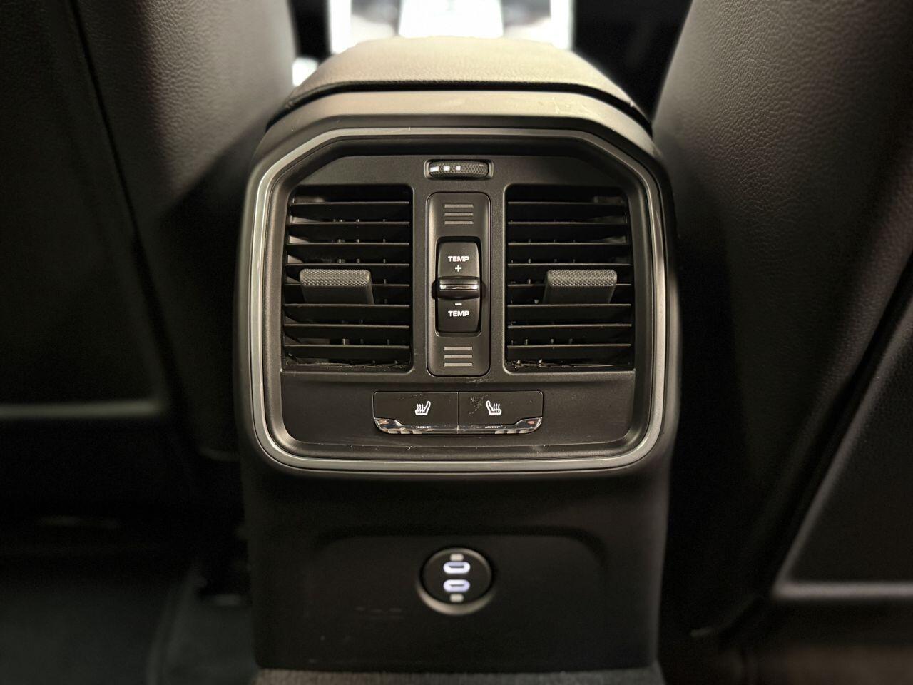 Porsche Macan view 36