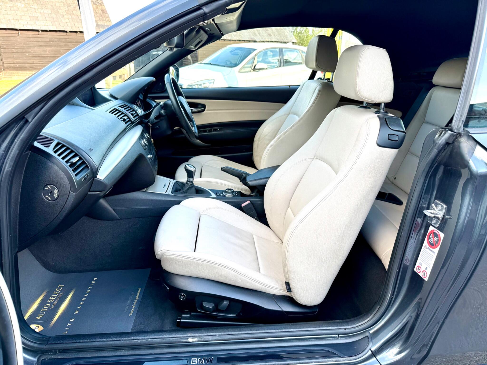 2012 BMW 1 Series image 29