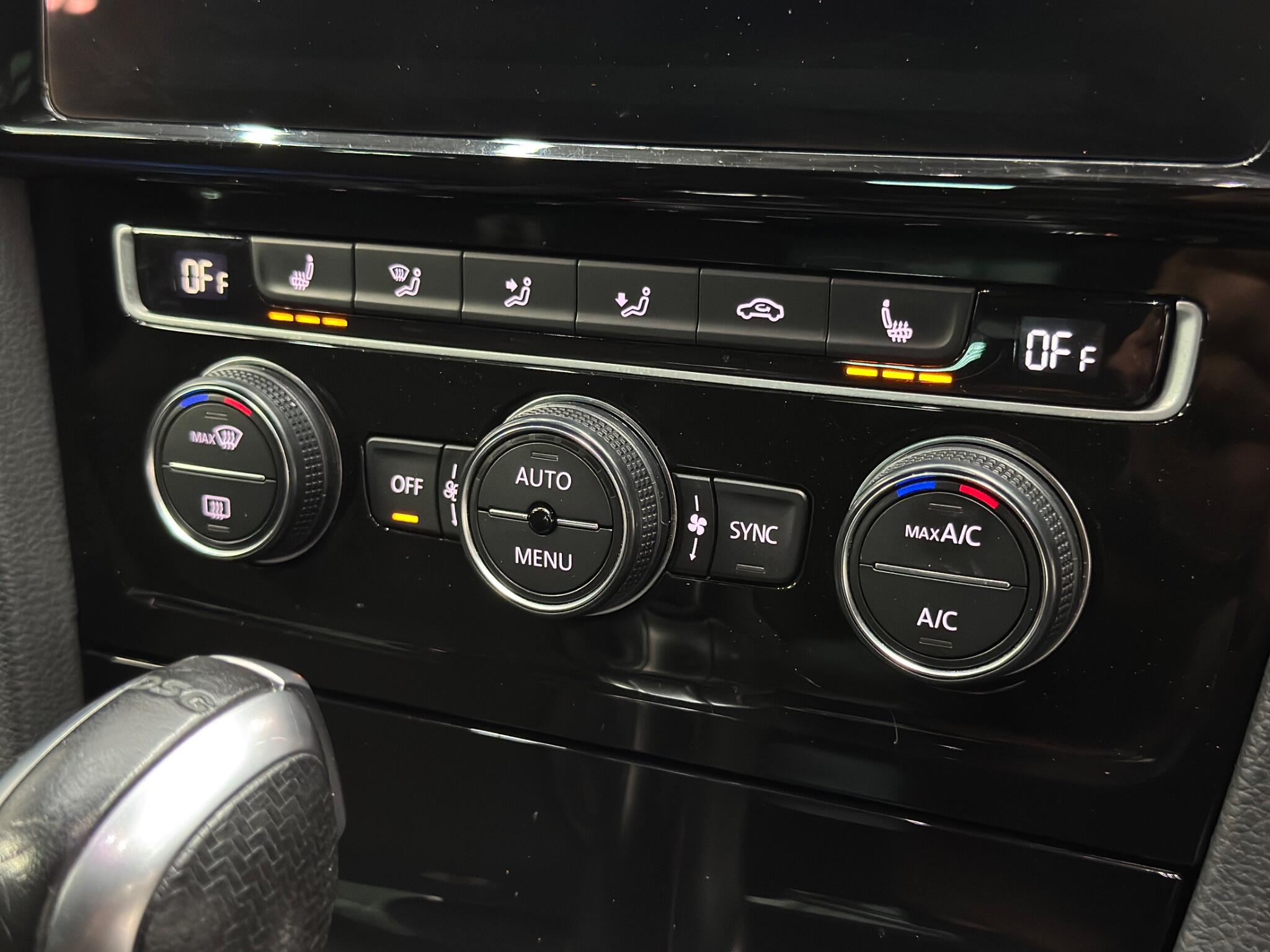 Volkswagen Golf view 16