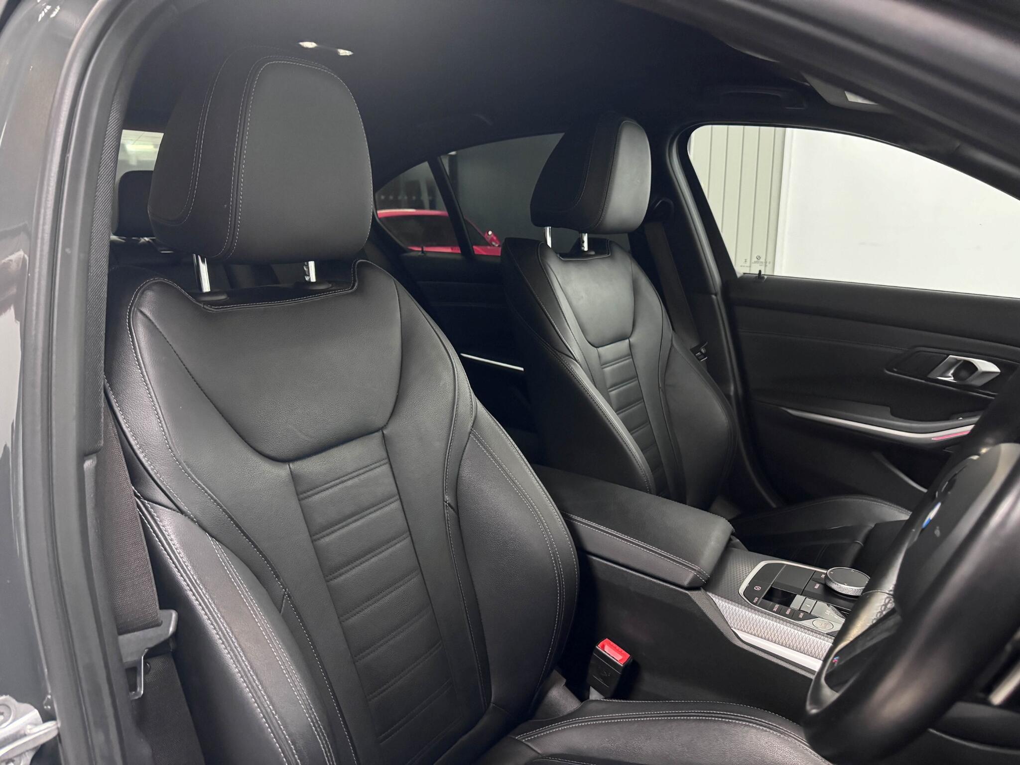 BMW 3 Series view 28