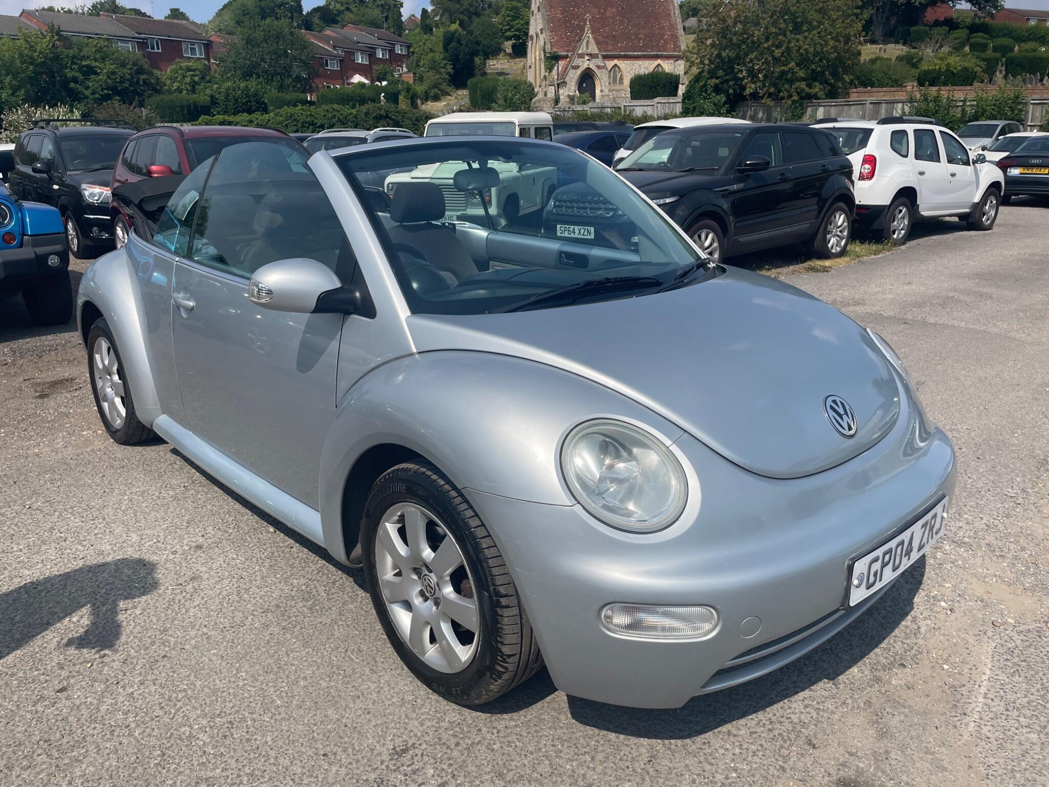 VOLKSWAGEN BEETLE 2.0 S CABRIOLET AUTO EURO 4 2DR 14 PHOTOS VOLKSWAGEN BEETLE 2.0...