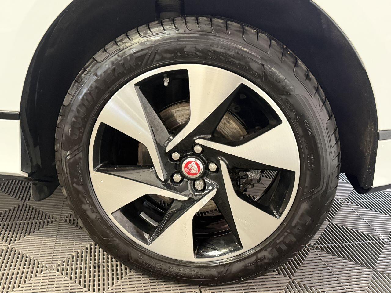 Jaguar I-Pace view 21
