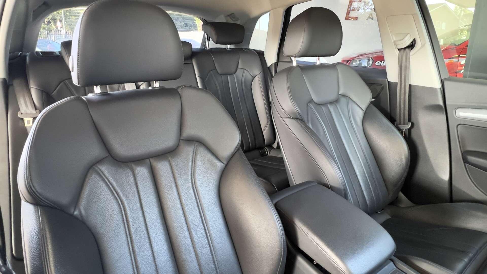 Audi Q5 view 9