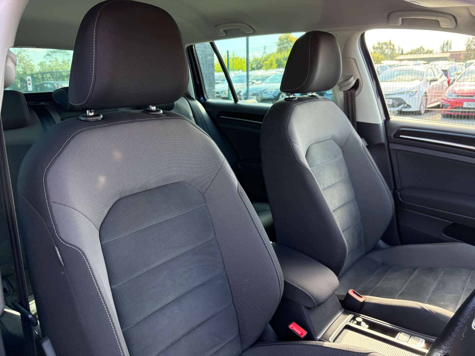 Volkswagen Golf view 35