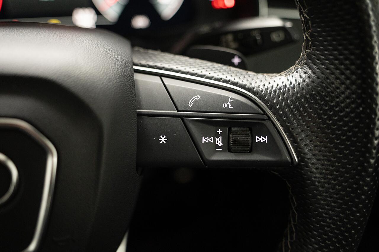 Audi Q7 view 7