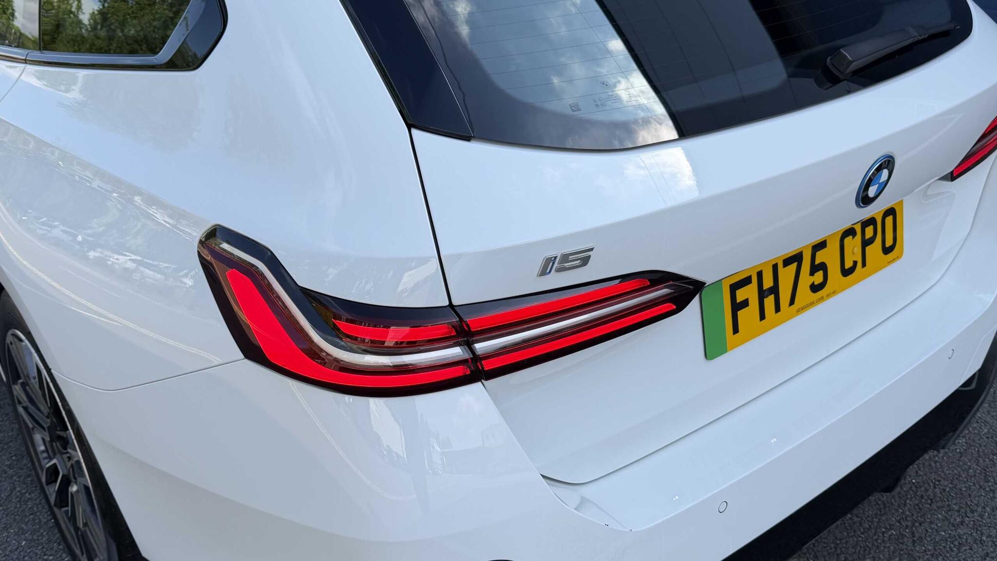 BMW i5 view 38
