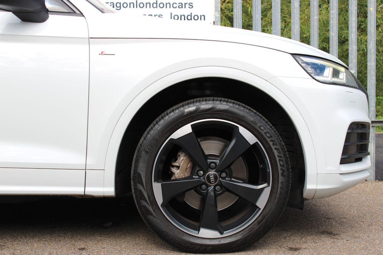 Audi Q5 view 10