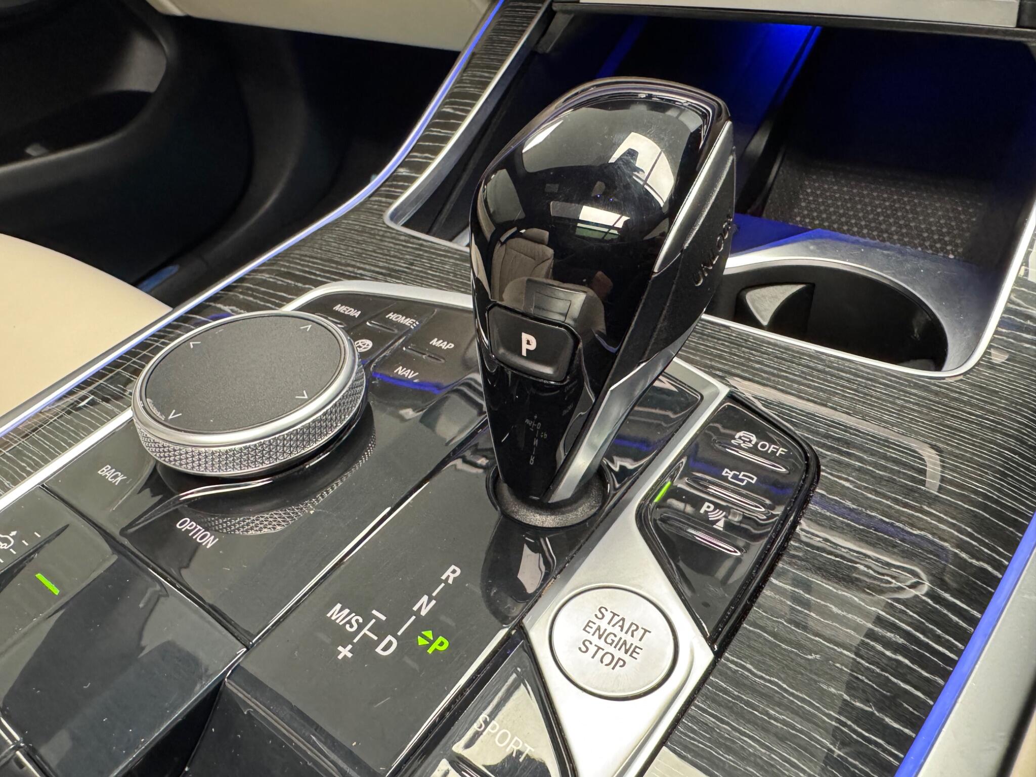 BMW X7 view 10