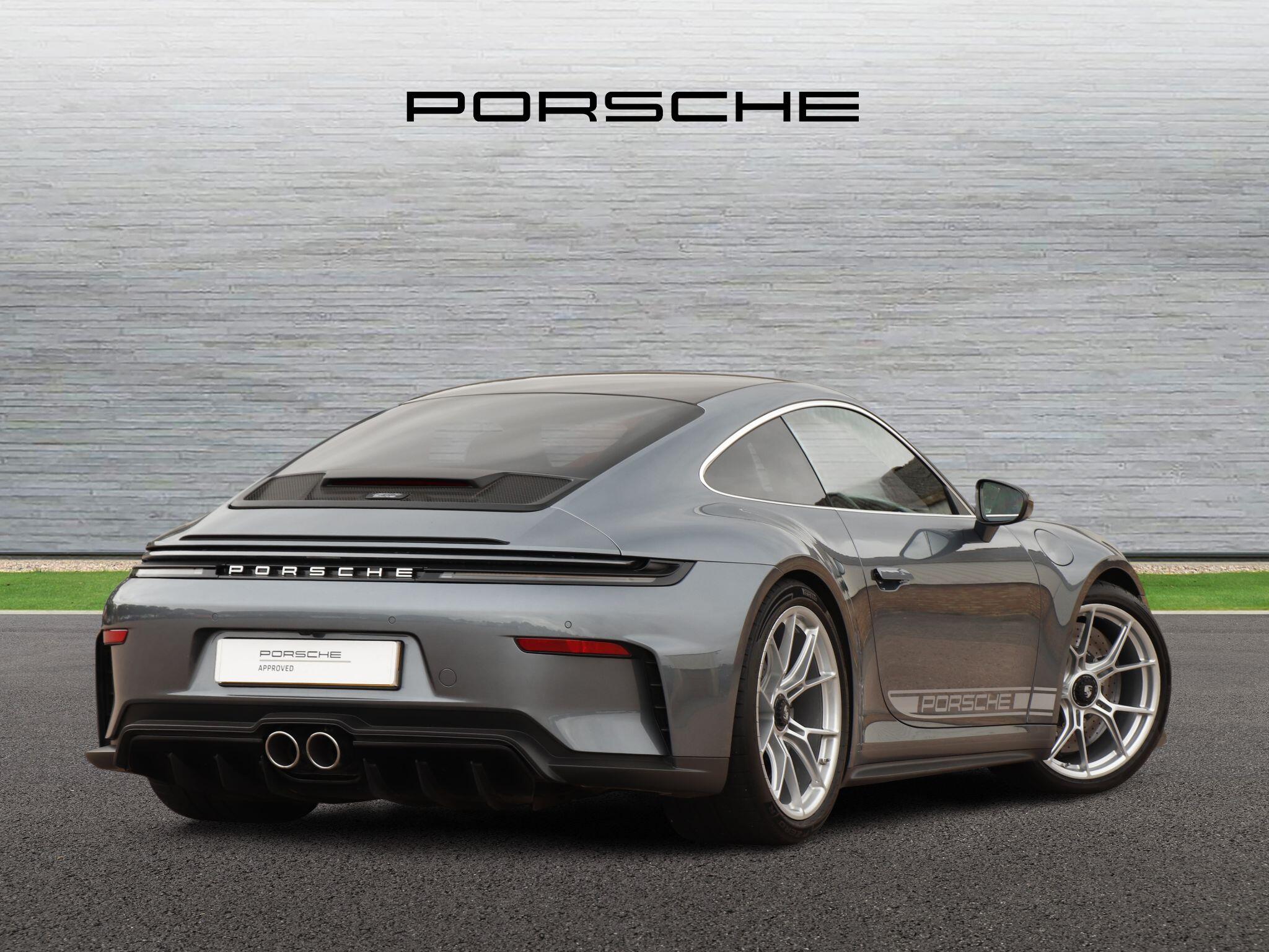 Porsche 911 view 3