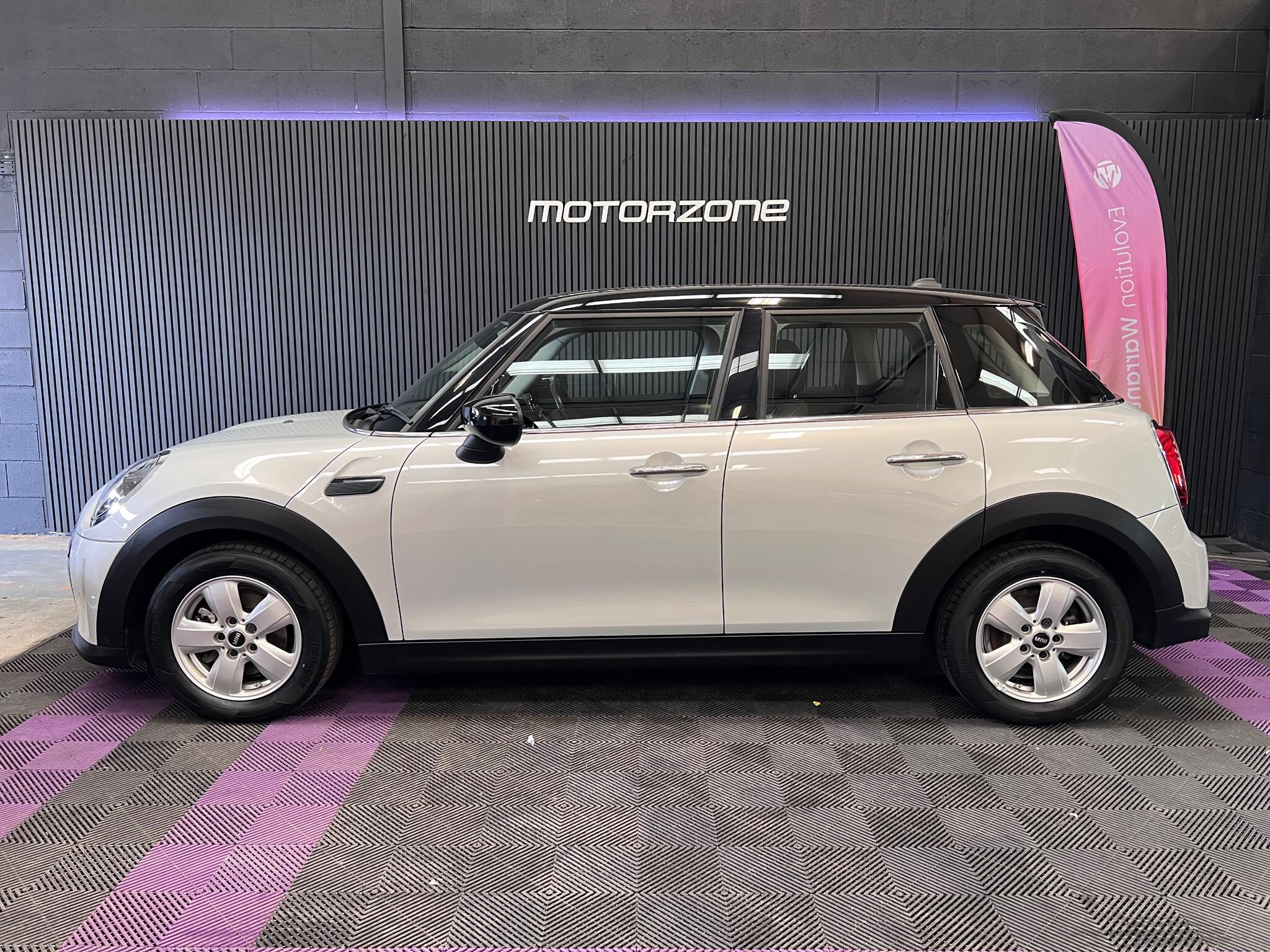 Mini Hatch view 15