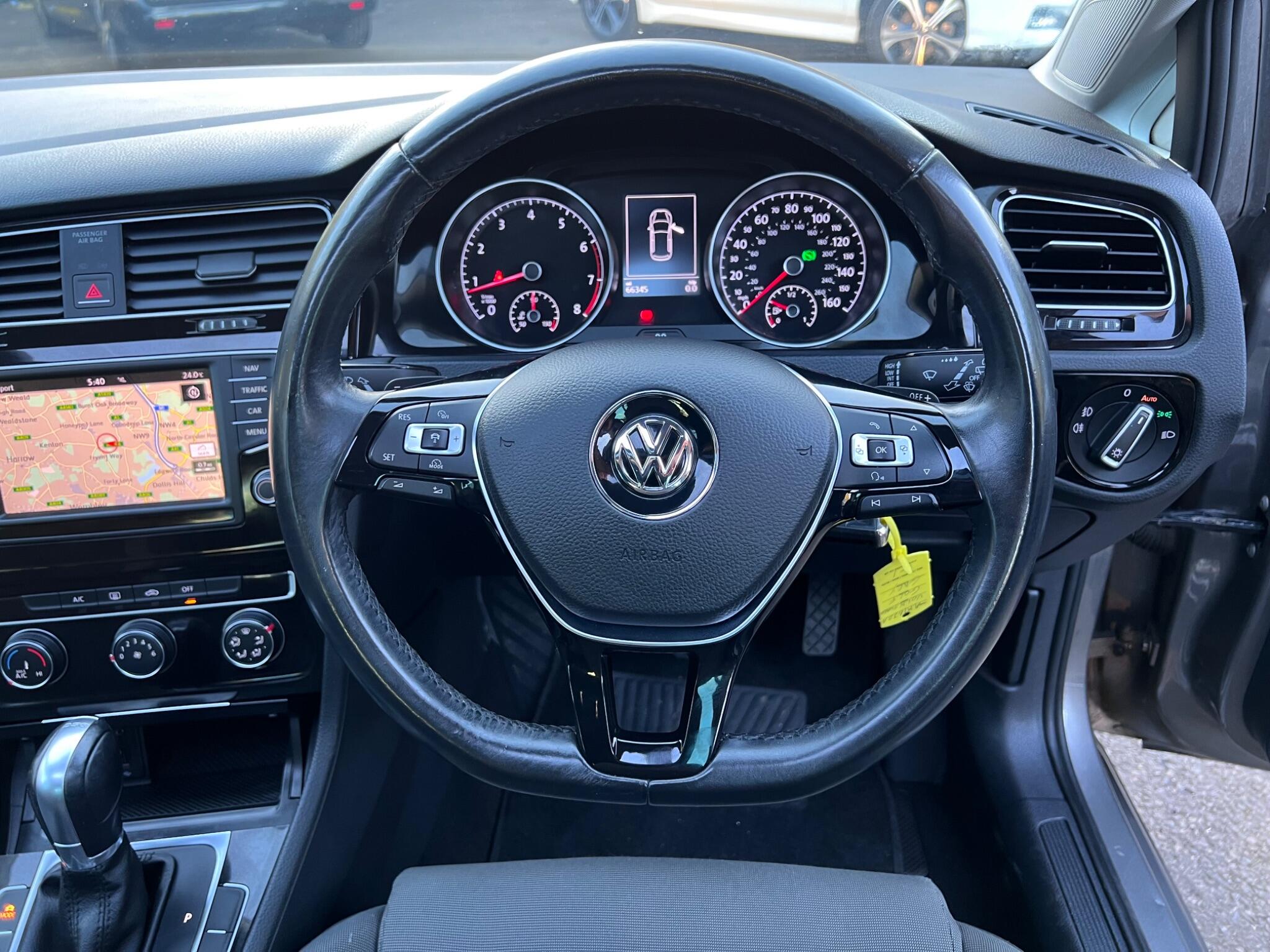 Volkswagen Golf view 24