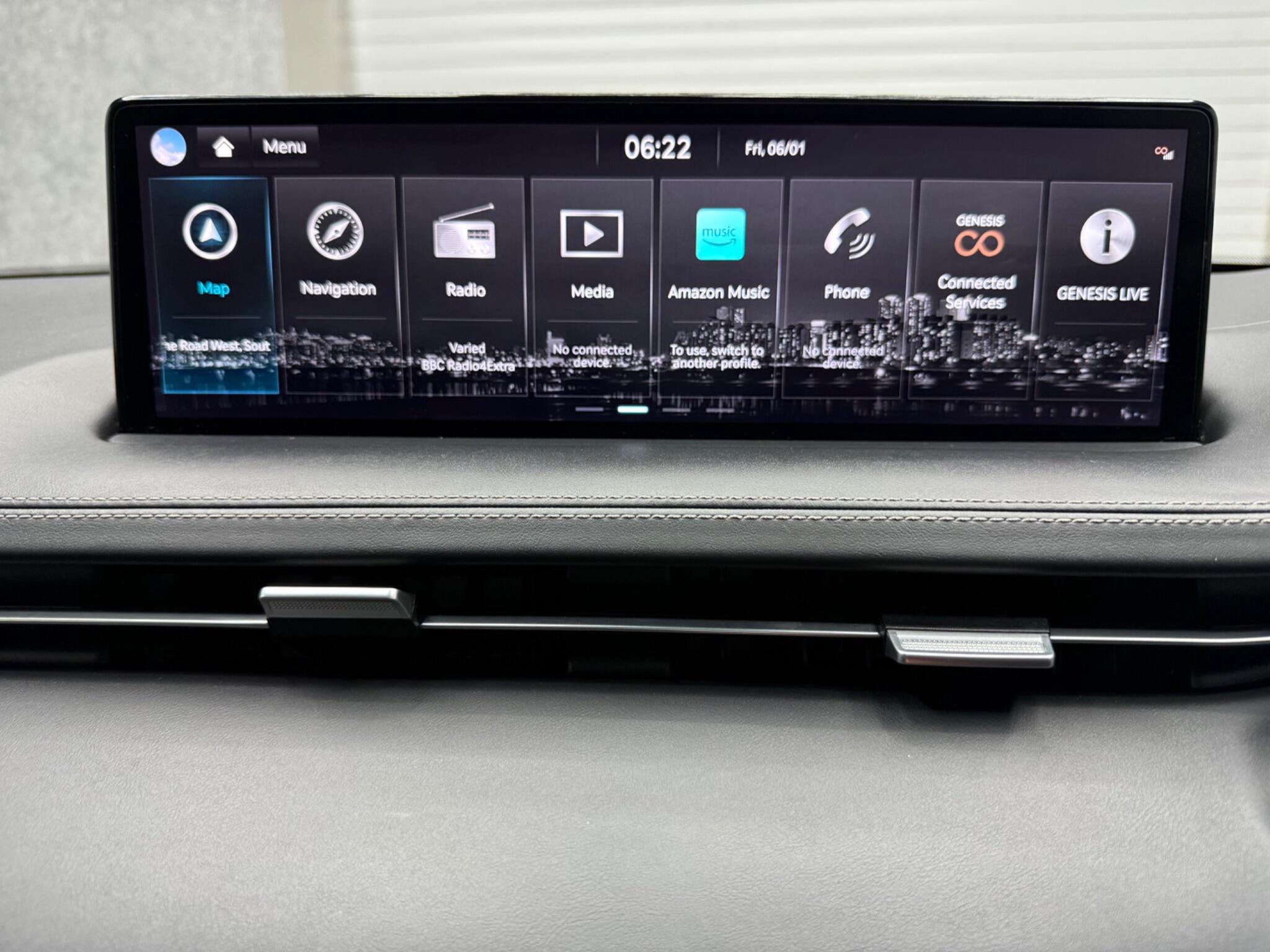 Genesis GV70 view 25