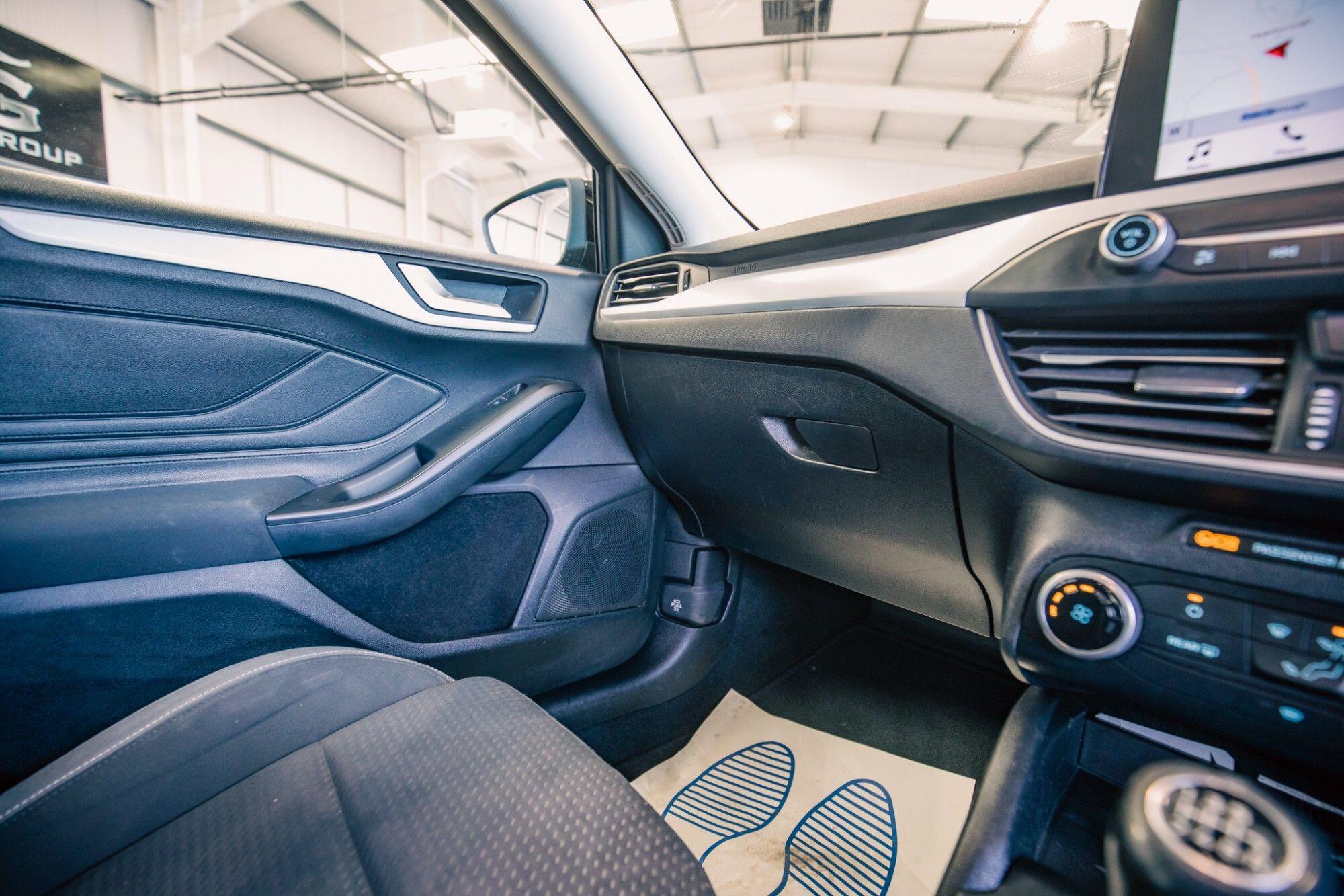Ford Focus view 26