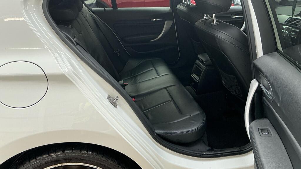 BMW 1 Series view 9