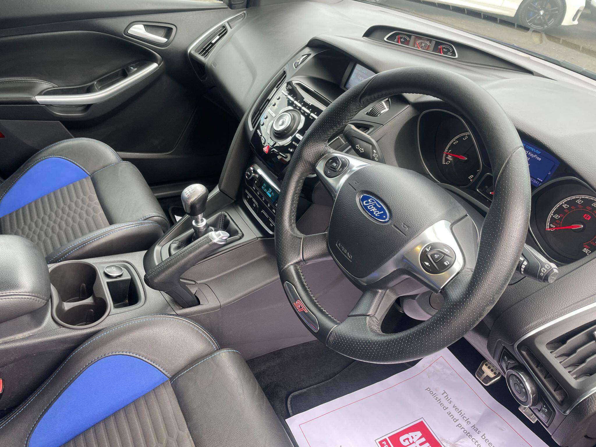 Ford Focus view 14