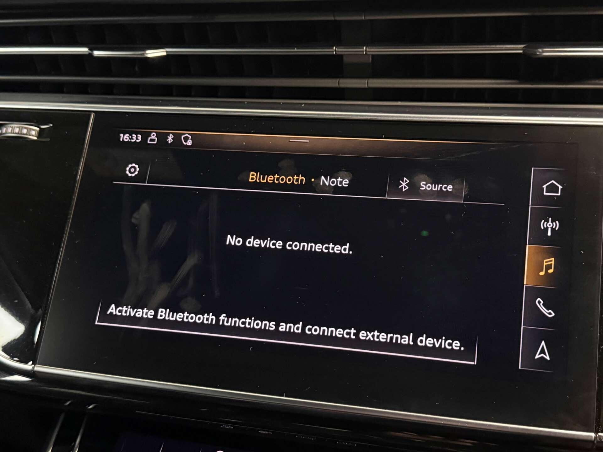 Audi Q7 view 29