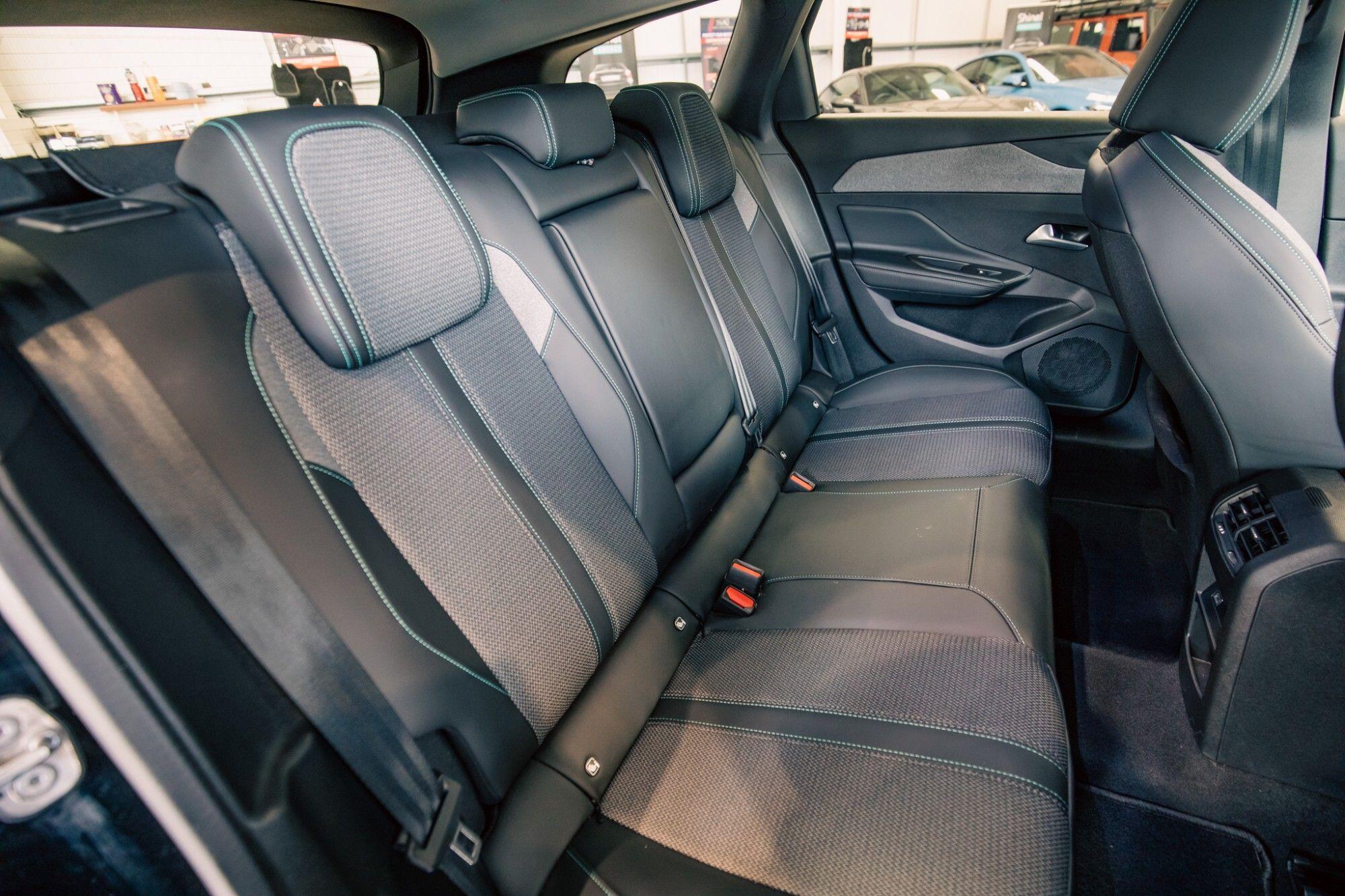 Peugeot 308 view 9
