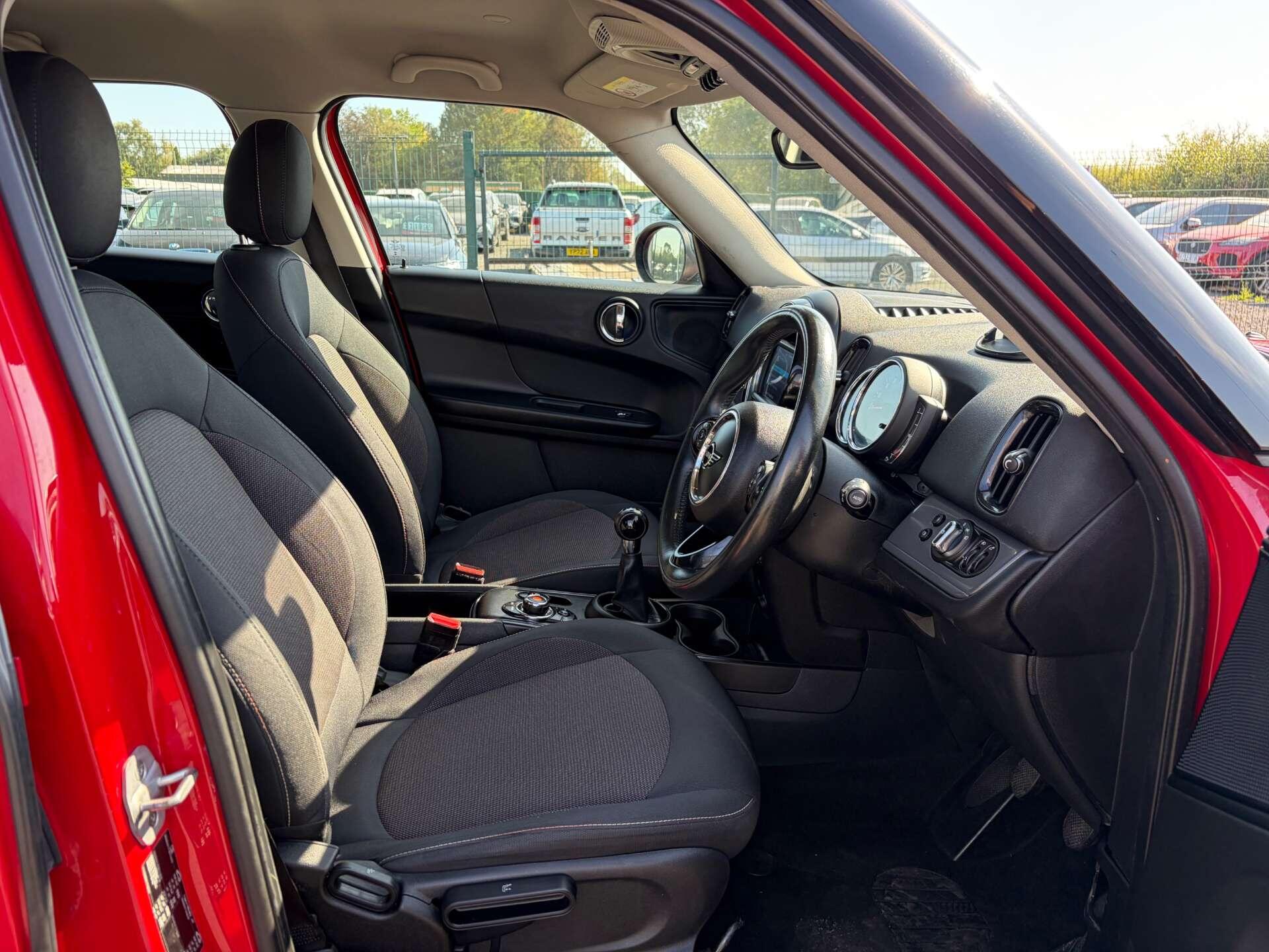 Mini Countryman view 35