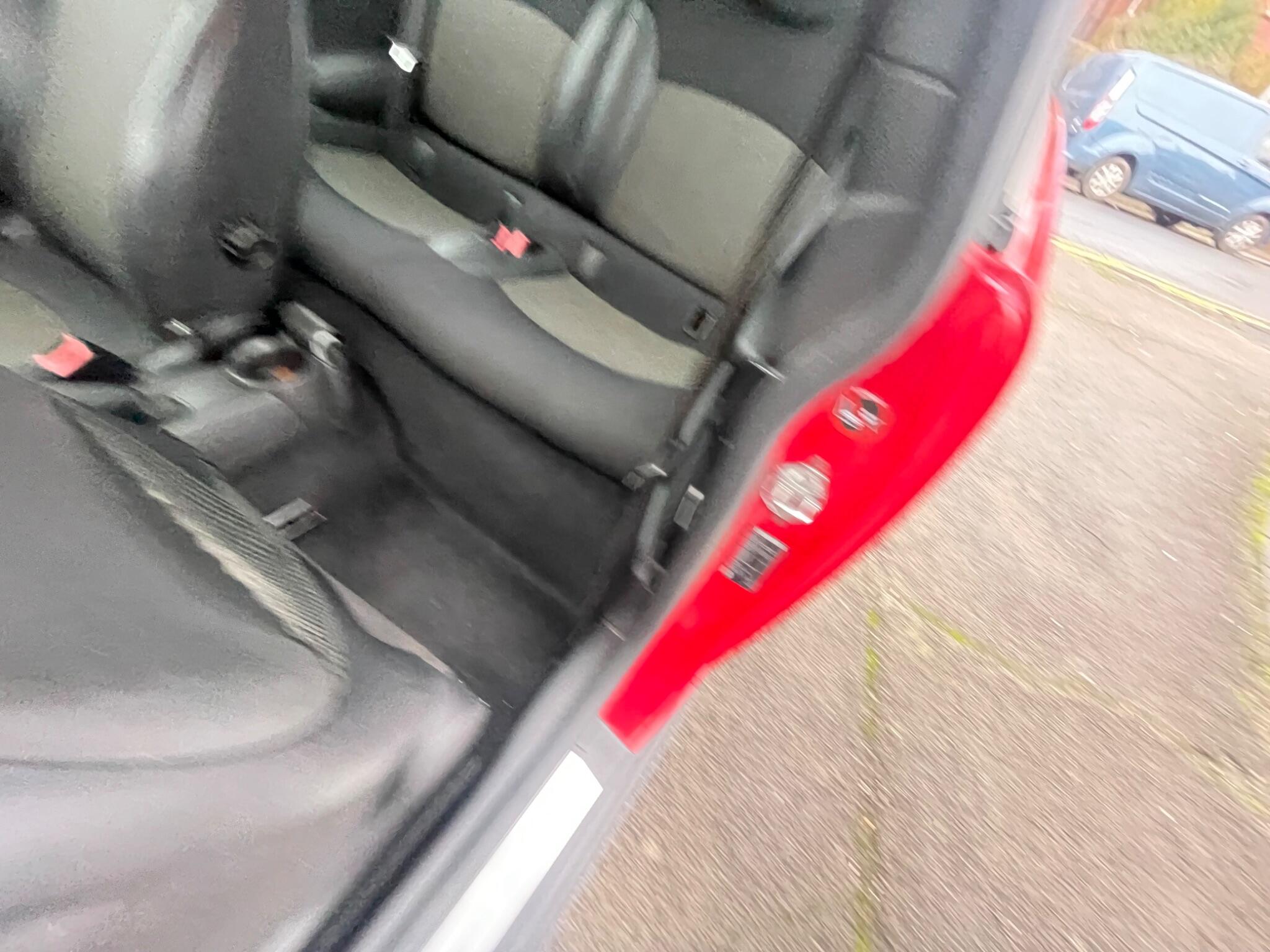 2007 MINI Hatch image 25