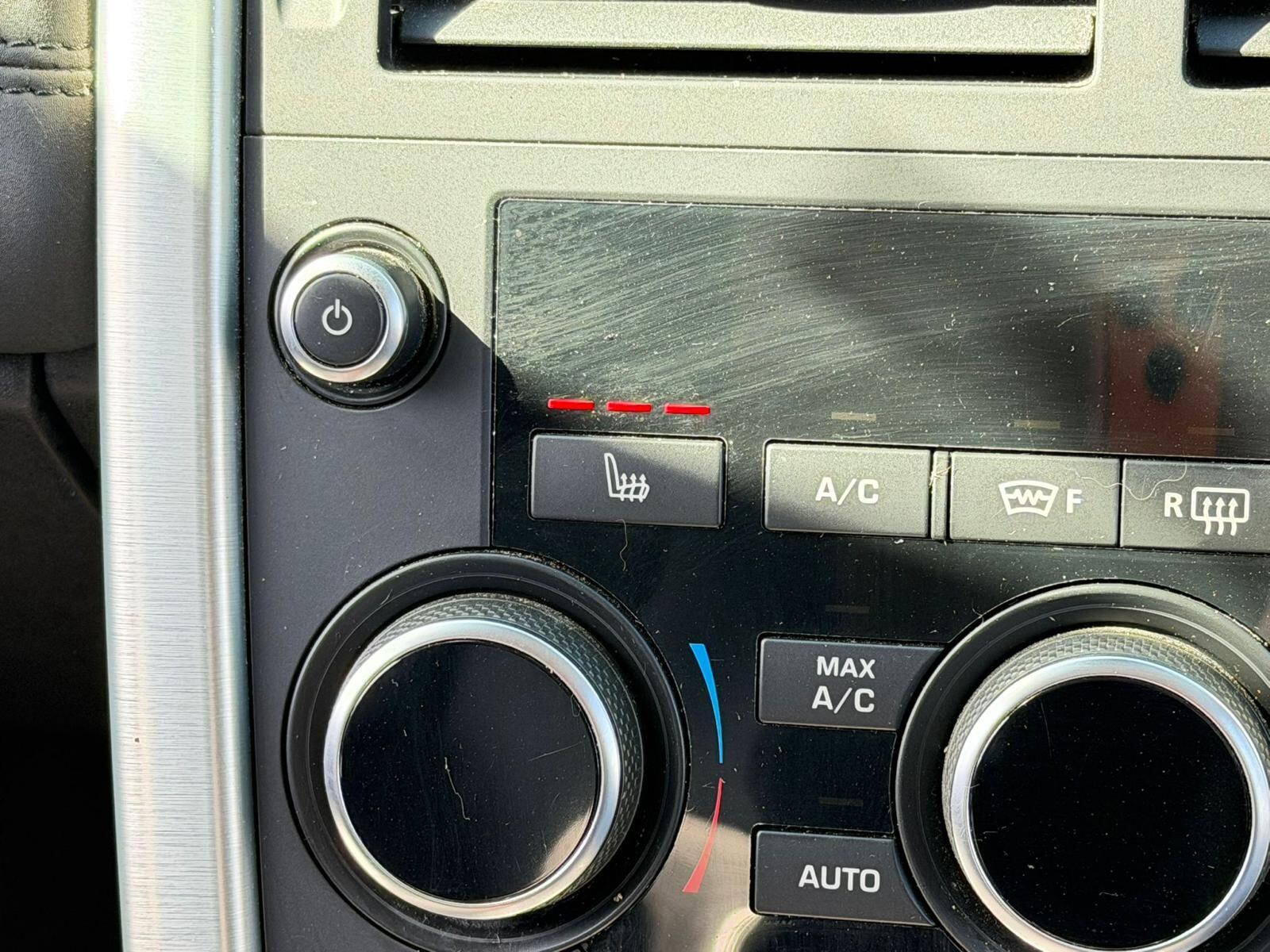 Land Rover Discovery Sport view 30