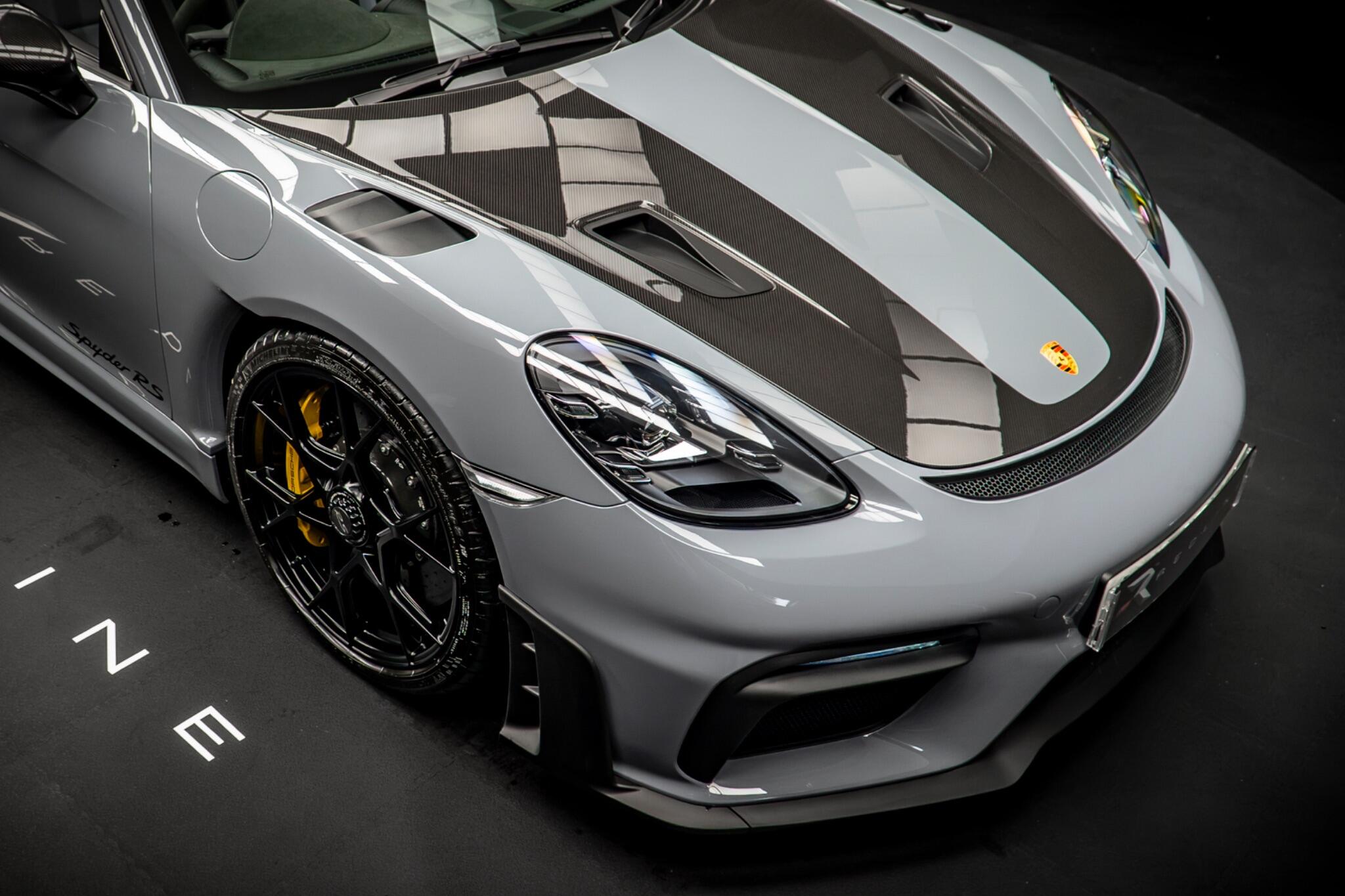 Porsche 718 Spyder view 11