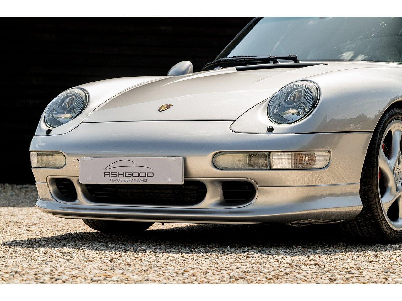 Porsche 911 view 16