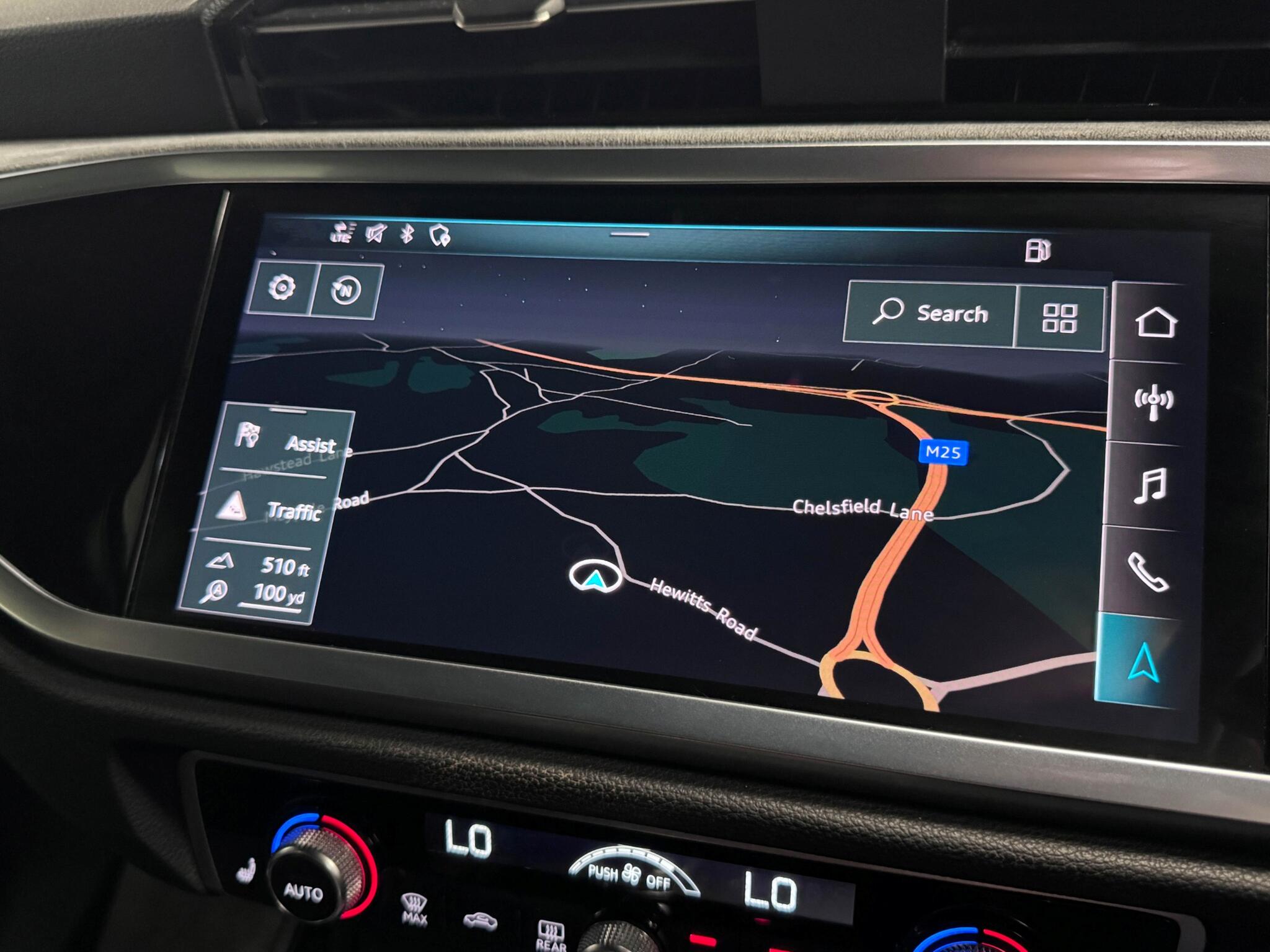 Audi Q3 view 9