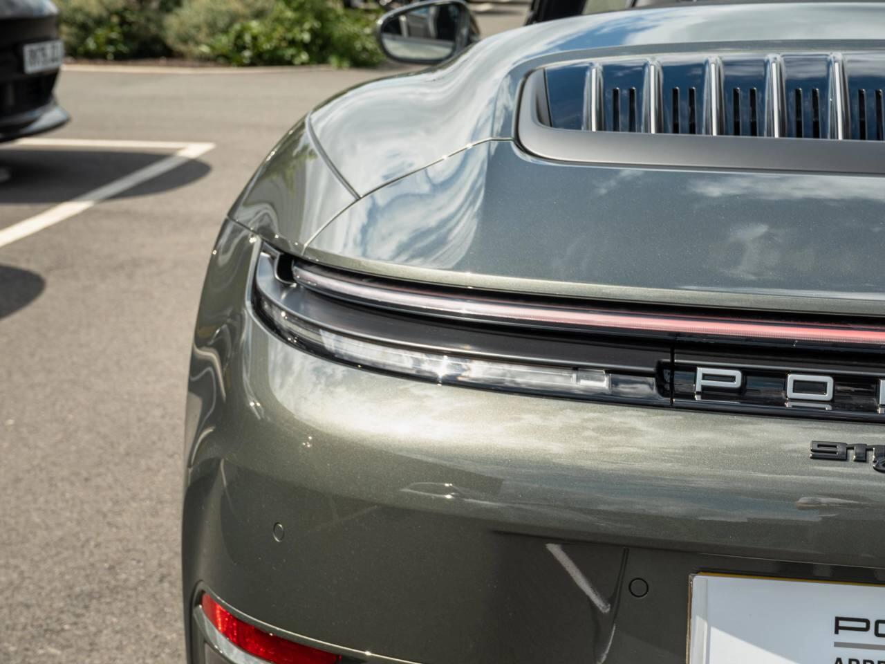 Porsche 911 view 13