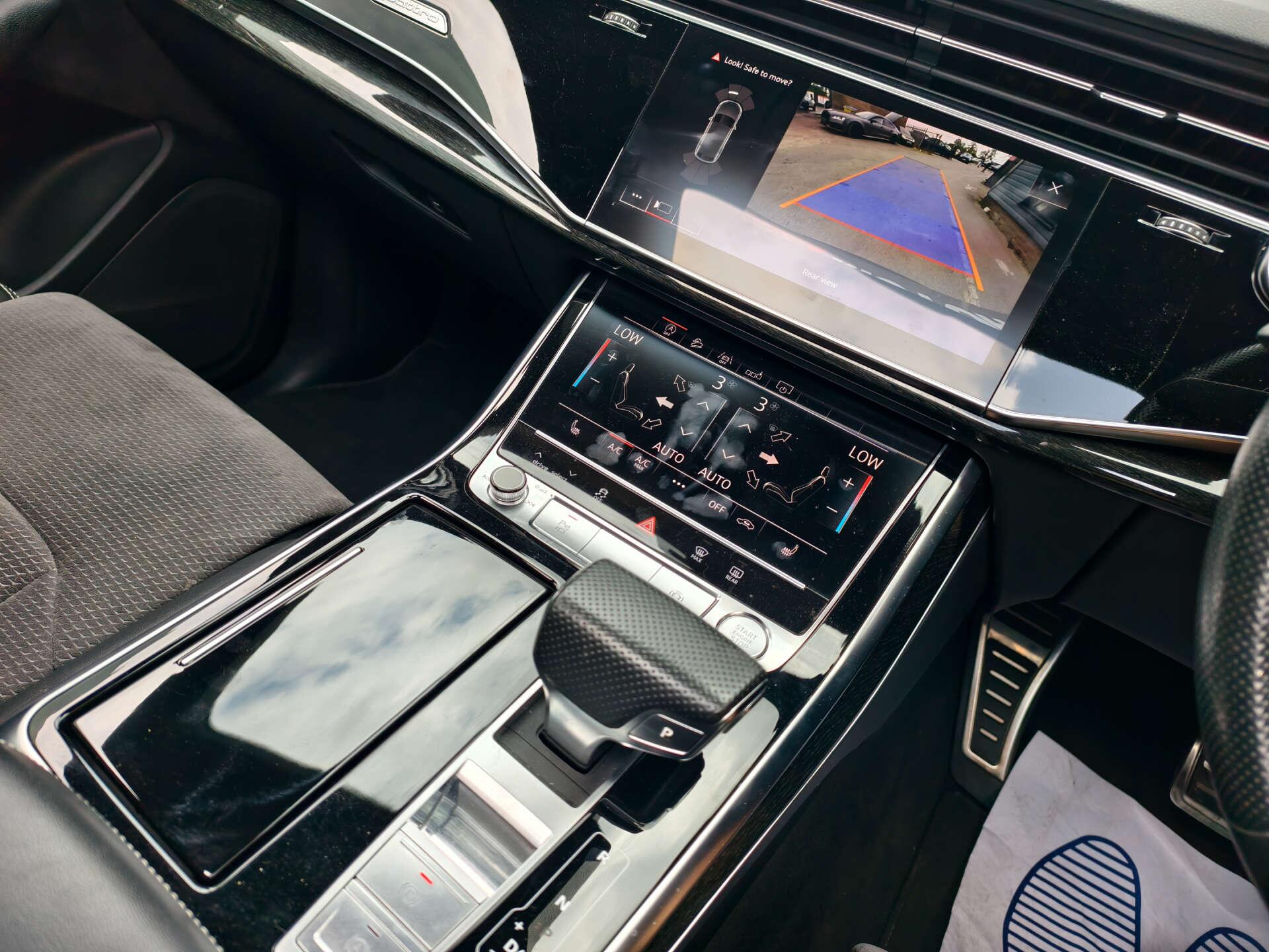 Audi Q8 view 38