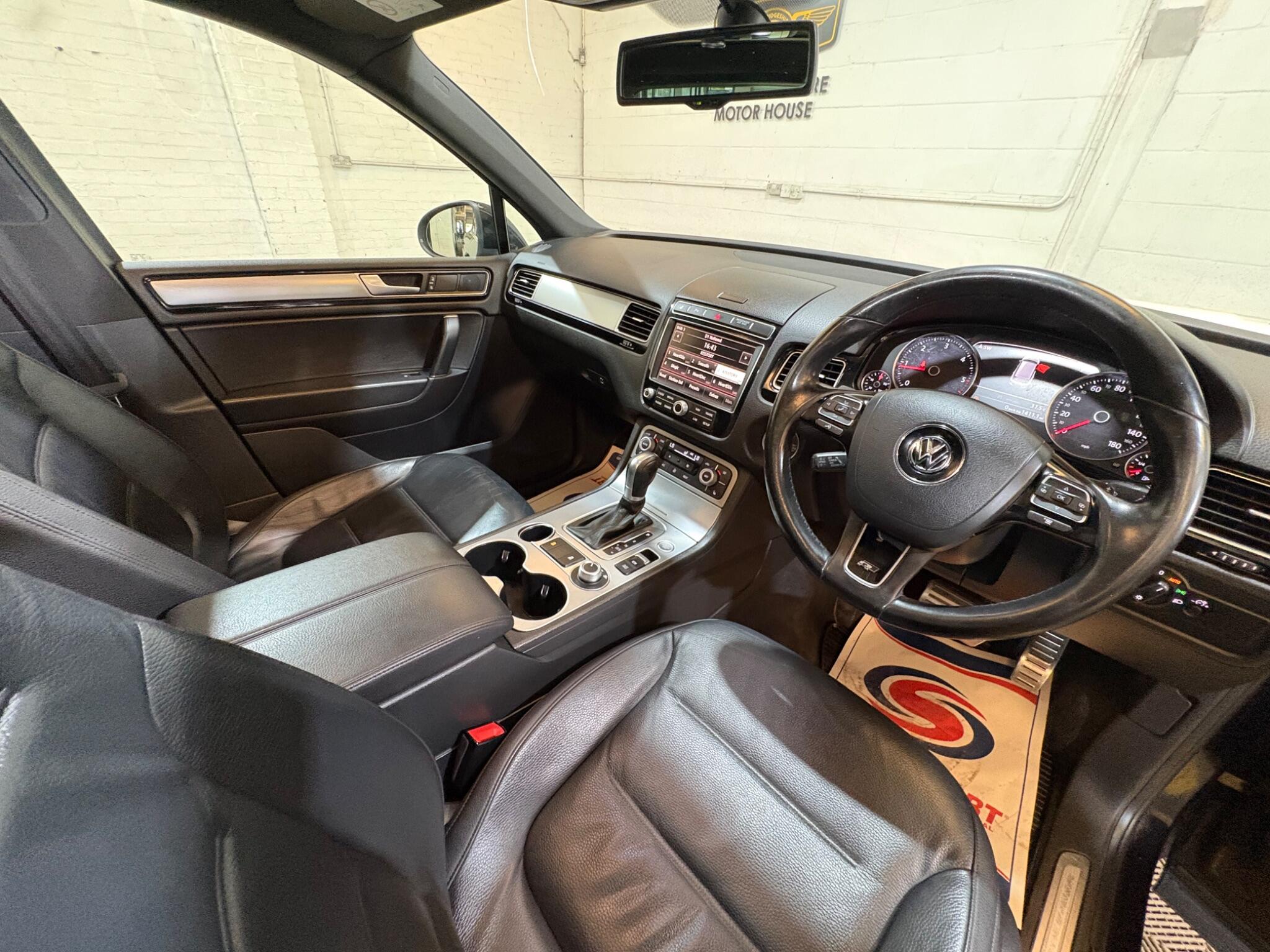 Volkswagen Touareg view 35