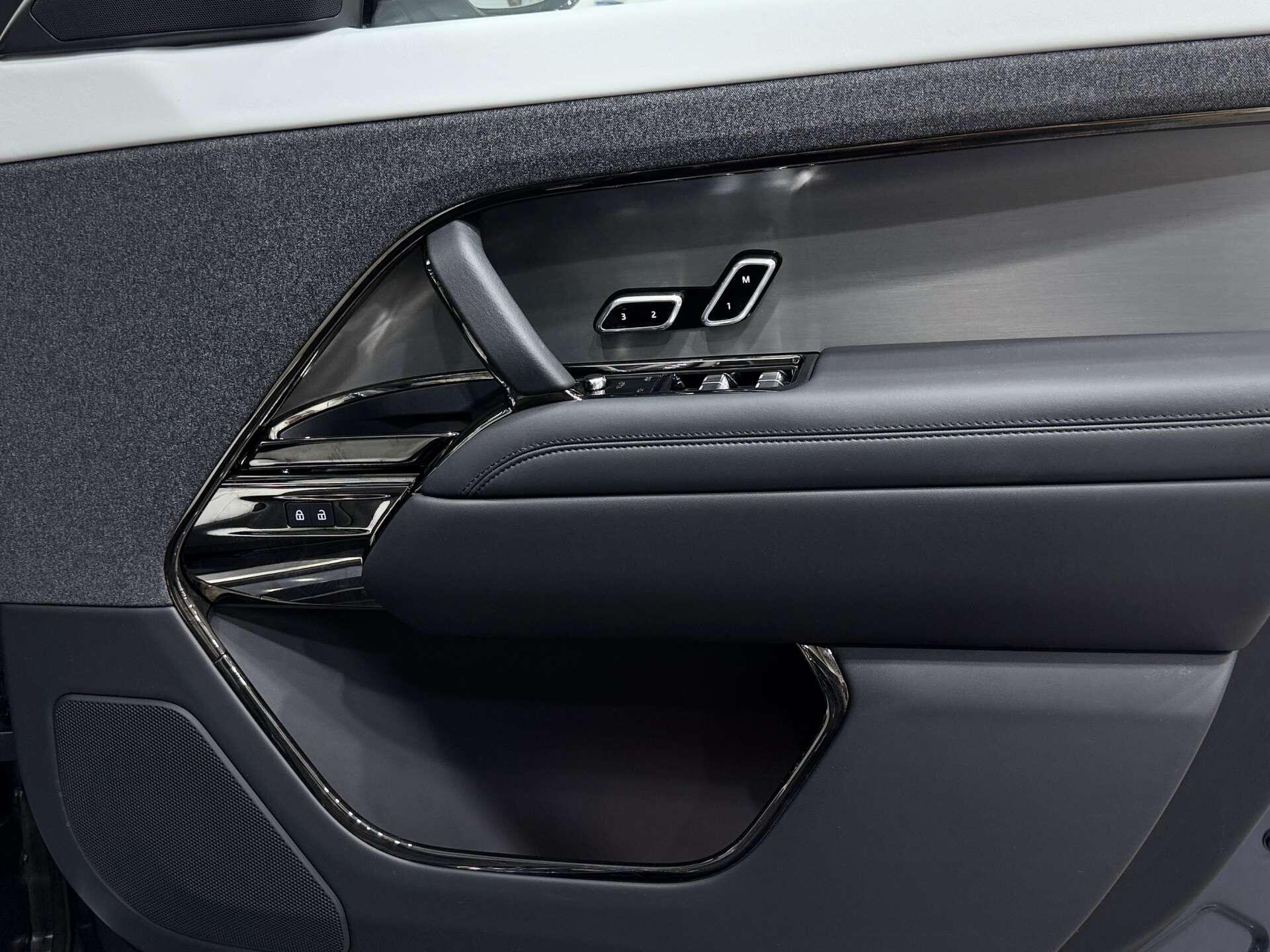 Land Rover Range Rover Sport view 33