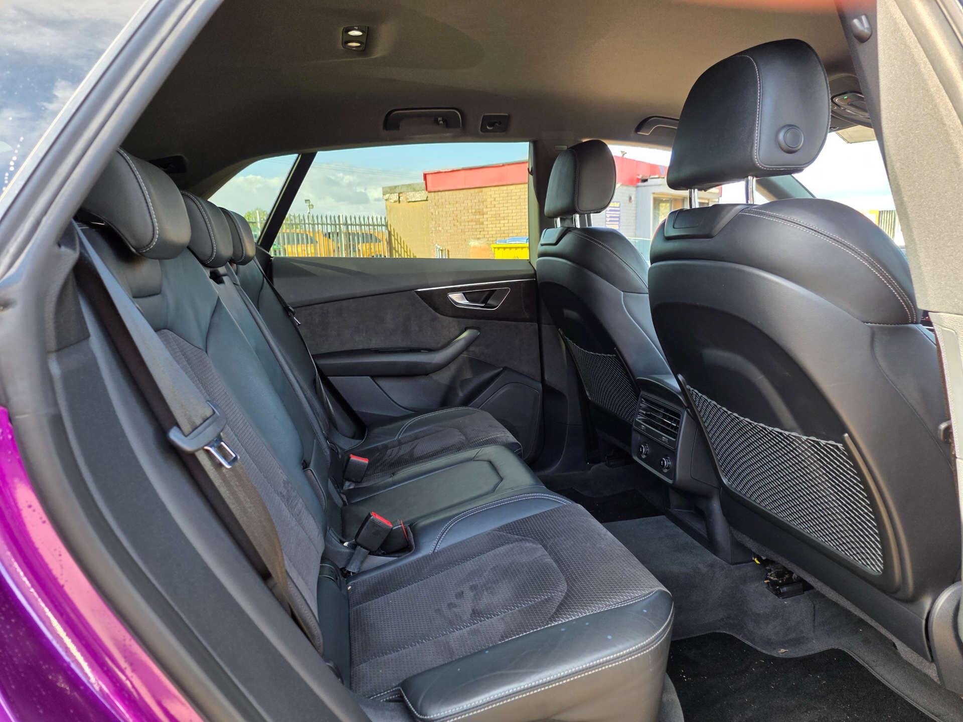 Audi Q8 view 24
