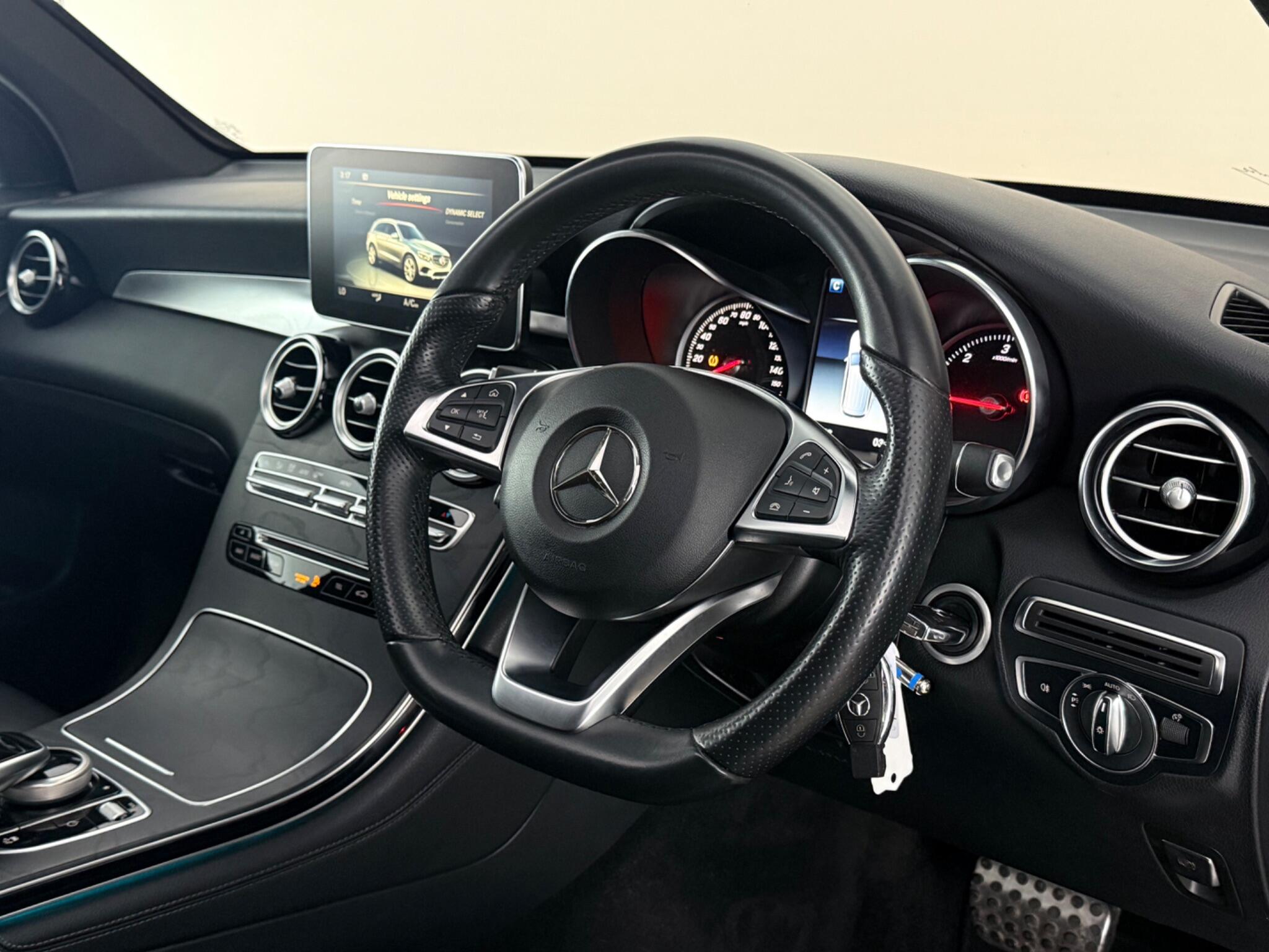 Mercedes-Benz GLC view 3