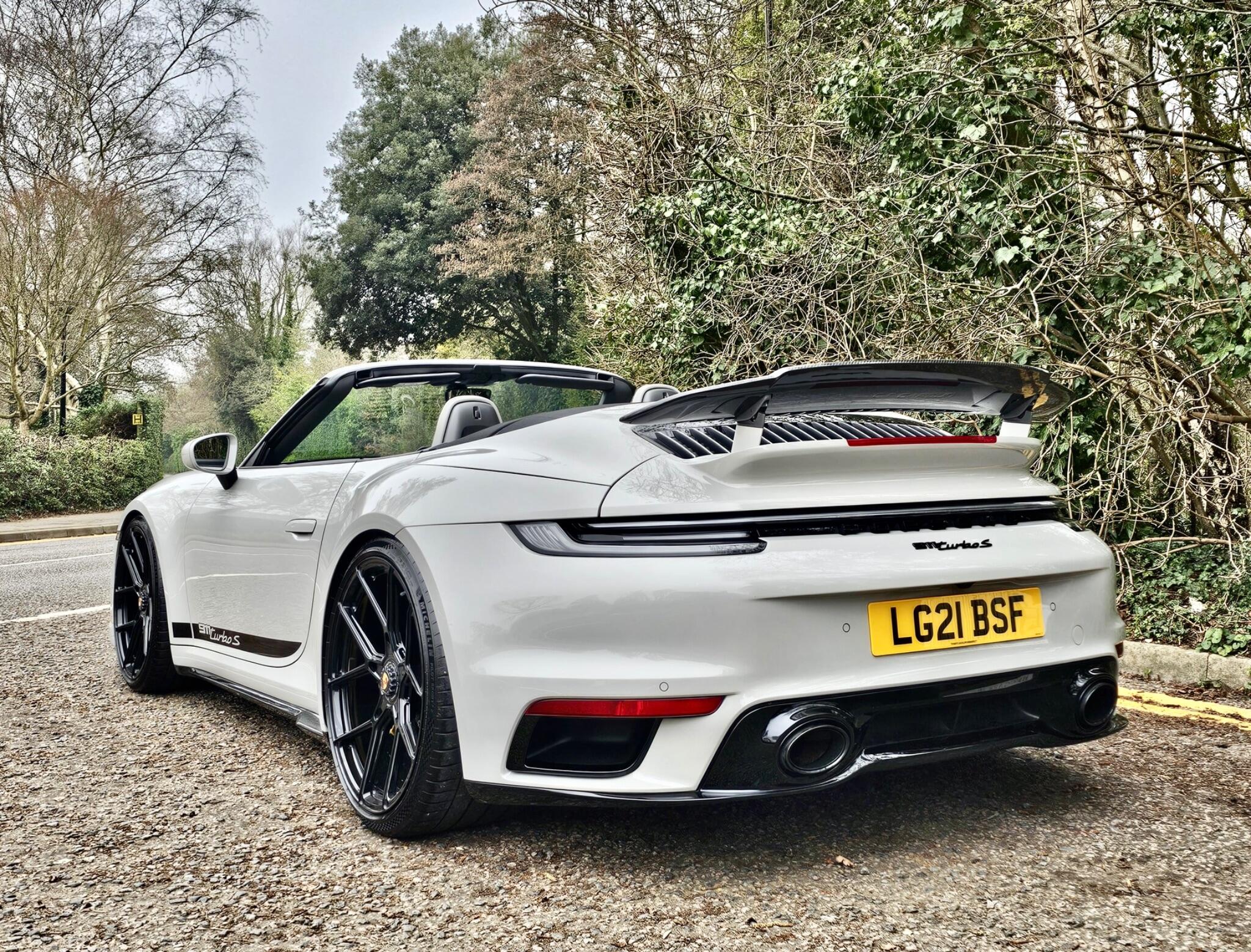 Porsche 911 view 21