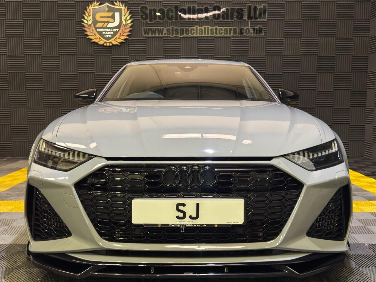 Audi RS6 Avant view 2