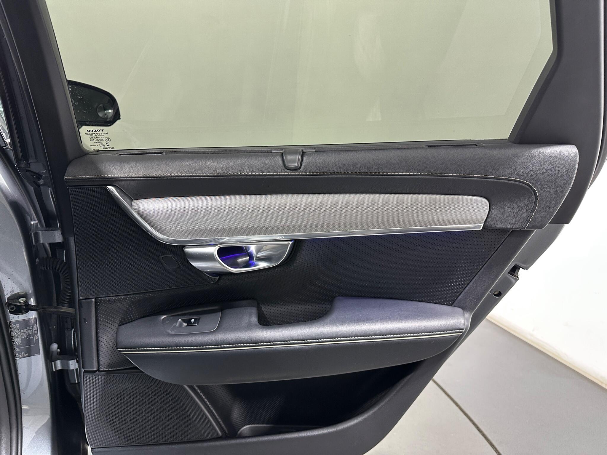 Volvo S90 view 42
