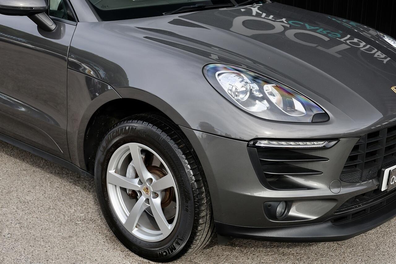 Porsche Macan view 28